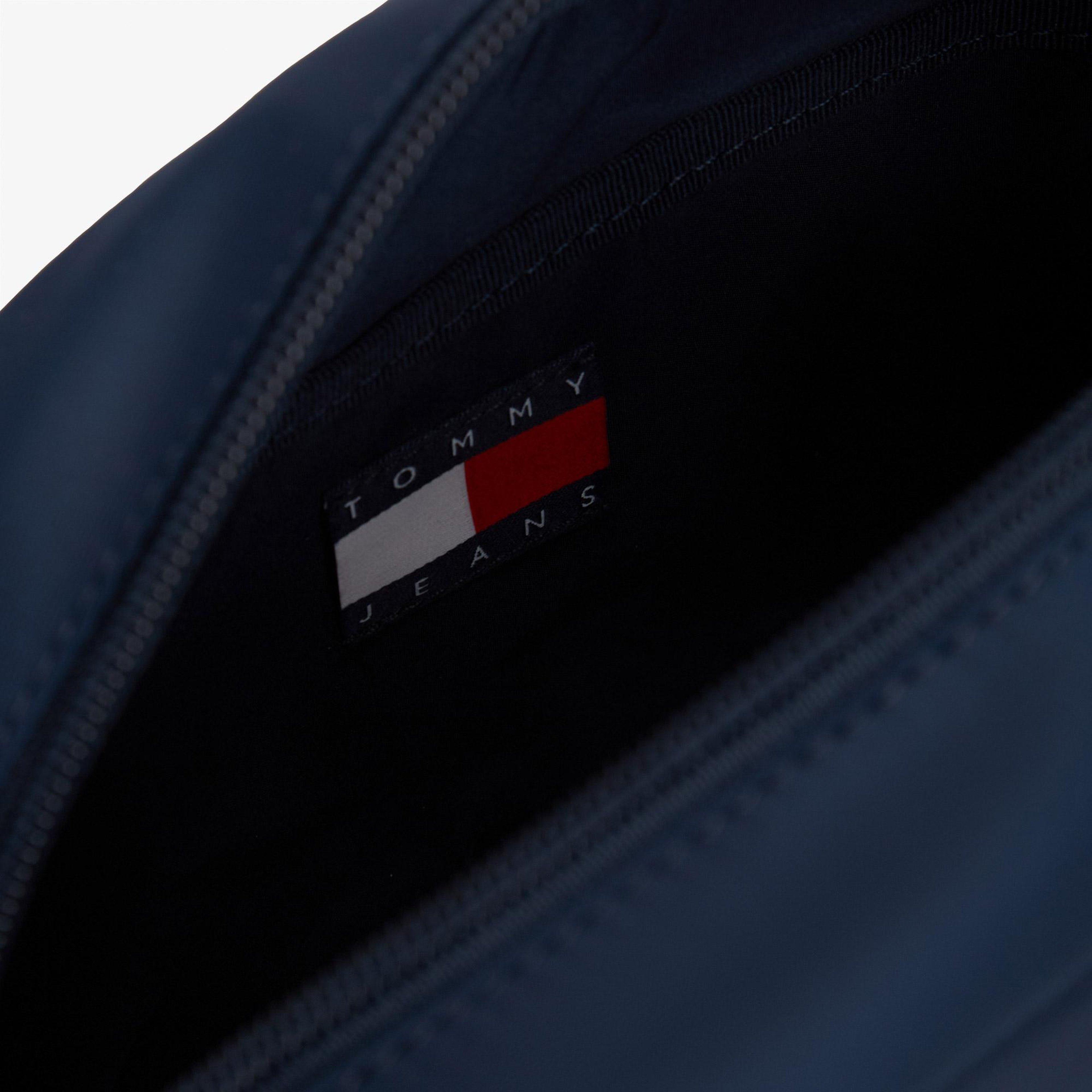 Tommy Hilfiger Essential Daily Kadın Lacivert Çapraz Çanta