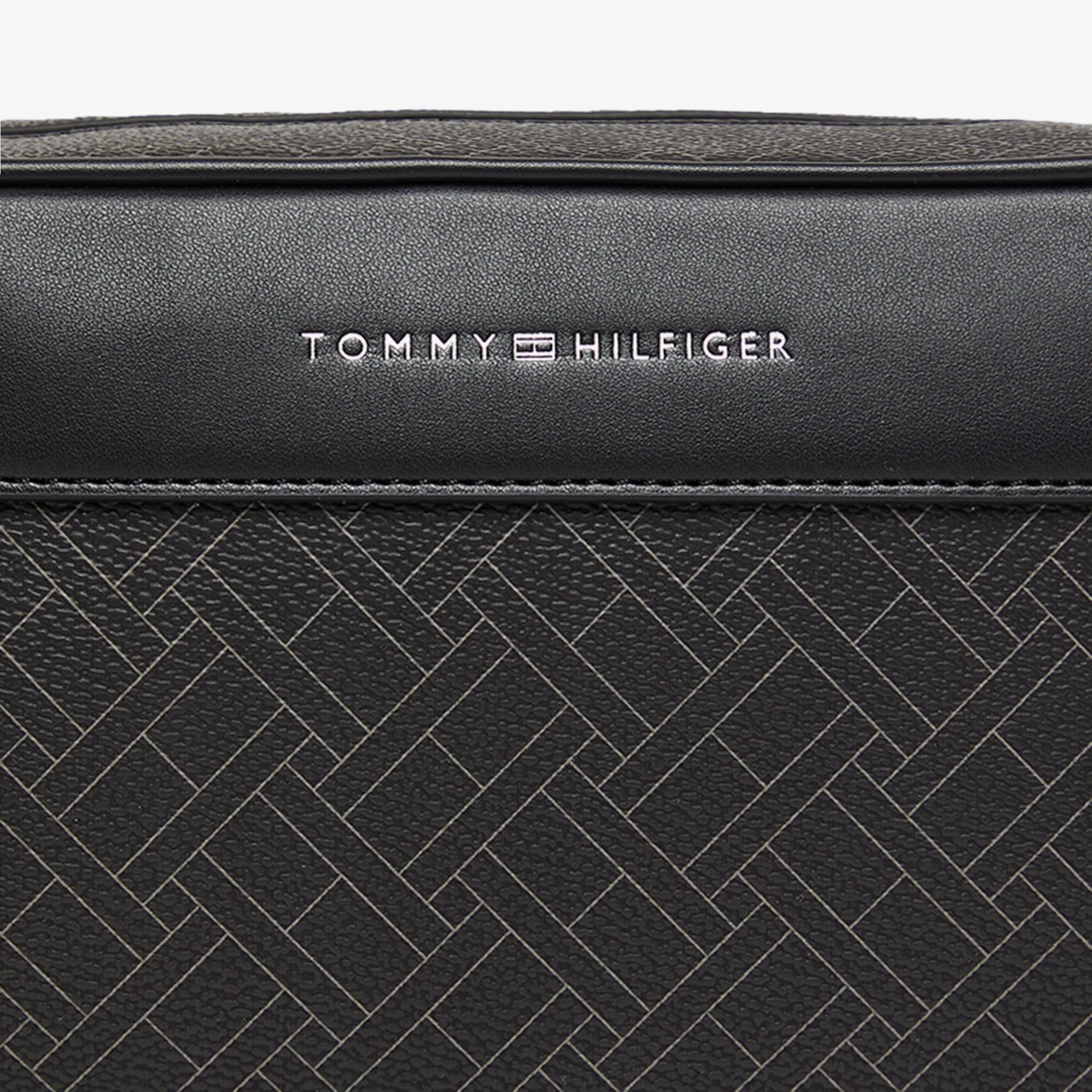 Tommy Hilfiger Flag Monogram Erkek Siyah Sırt Çantası