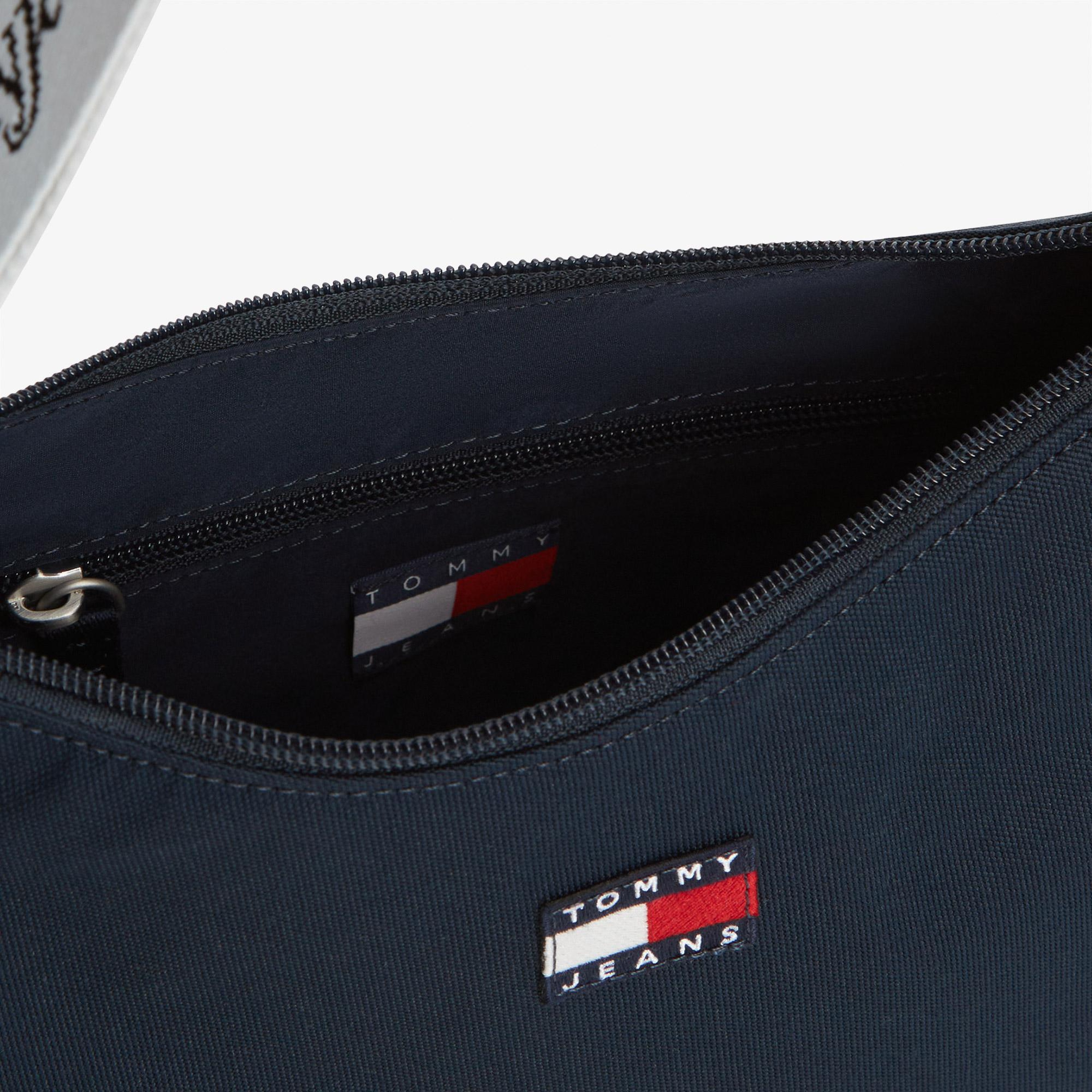 Tommy Hilfiger Essential Daily Kadın Lacivert Omuz Çantası