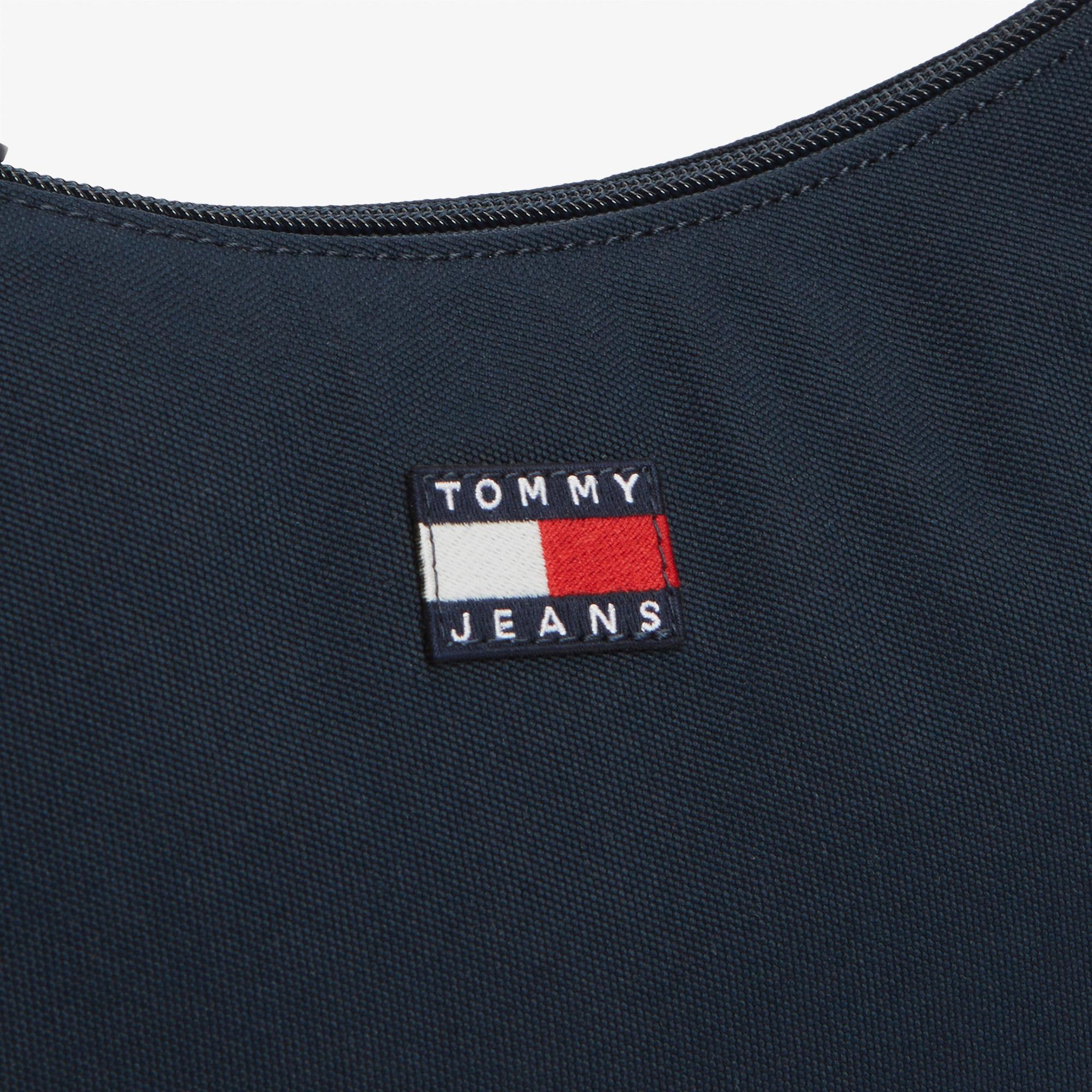 Tommy Hilfiger Essential Daily Kadın Lacivert Omuz Çantası