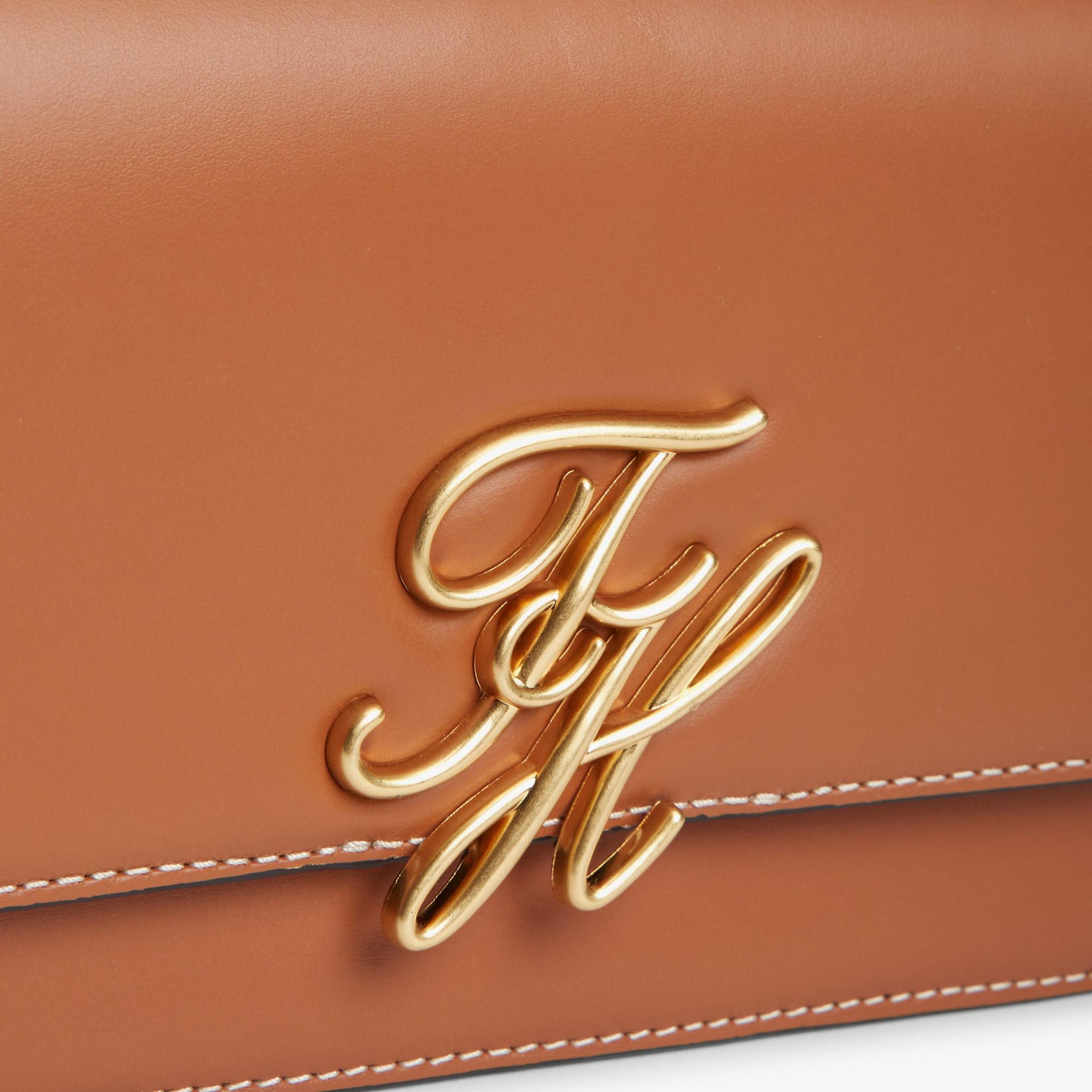 Tommy Hilfiger Script Leather Kadın Kahverengi Çapraz Çanta