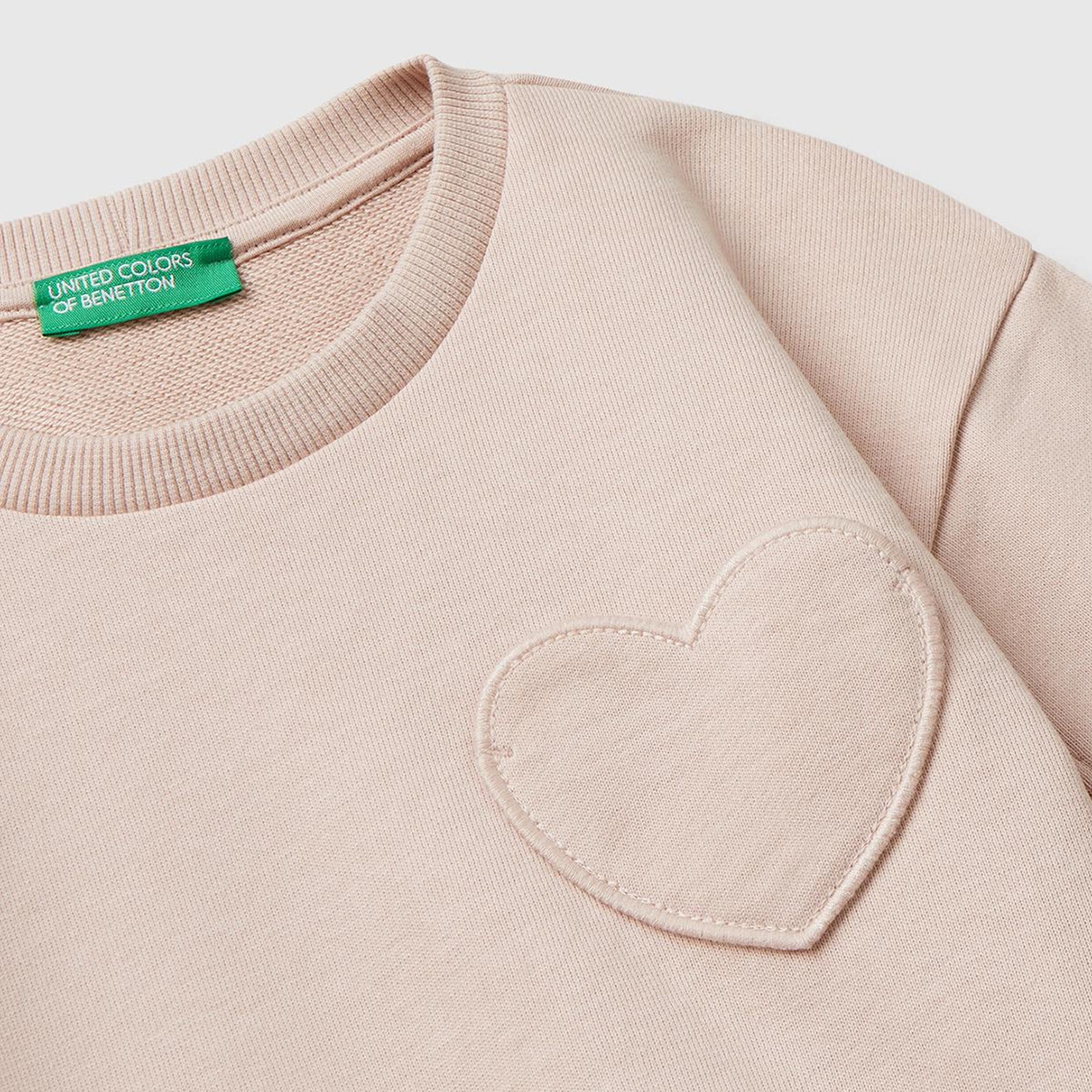 Kız Çocuk Toz Pembe Dikiş Detaylı Kalpli Yama Cepli Regular Fit Sweatshirt