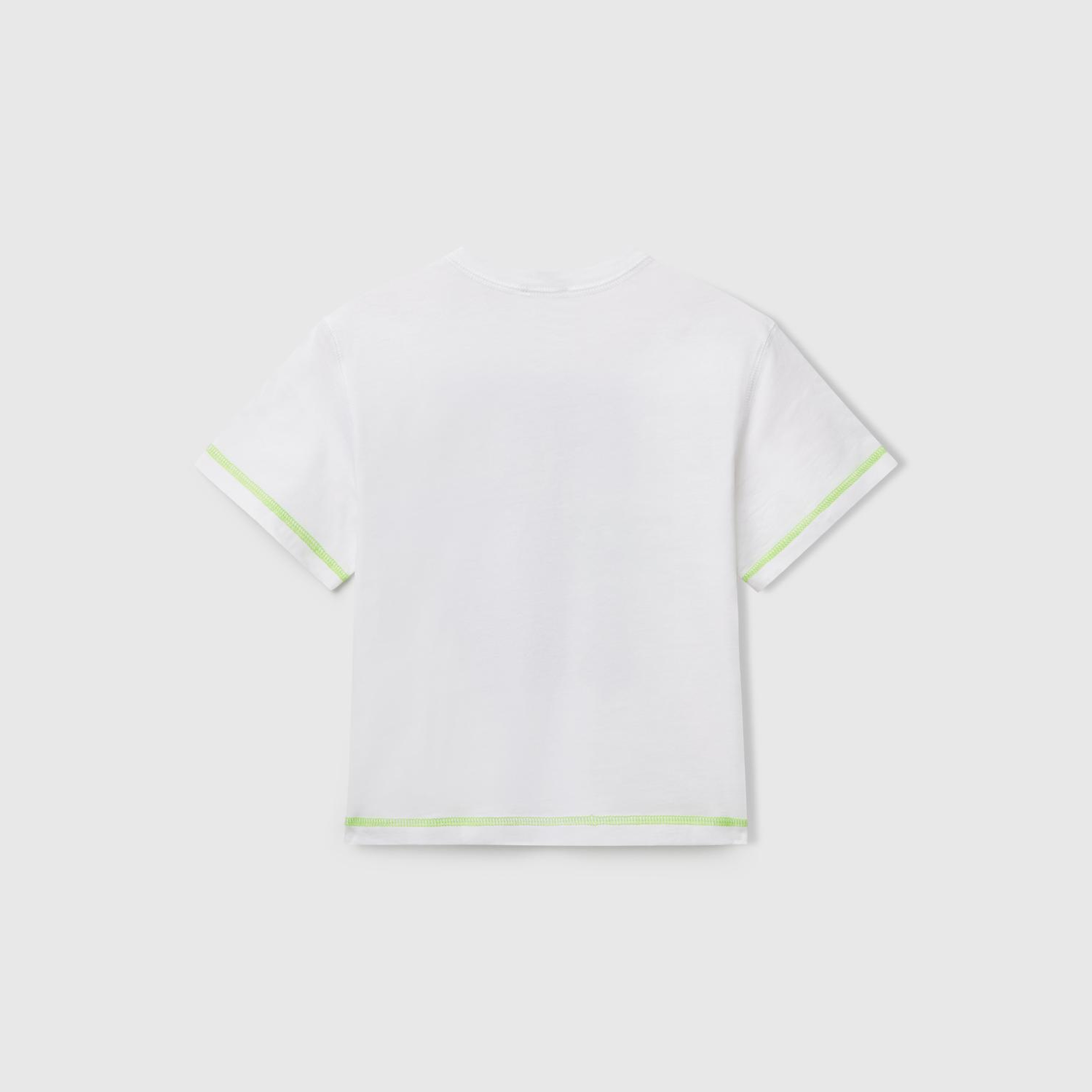 Erkek Çocuk Beyaz Fotoğraf Baskılı Kabartma Detaylı Kontrastlı T-Shirt