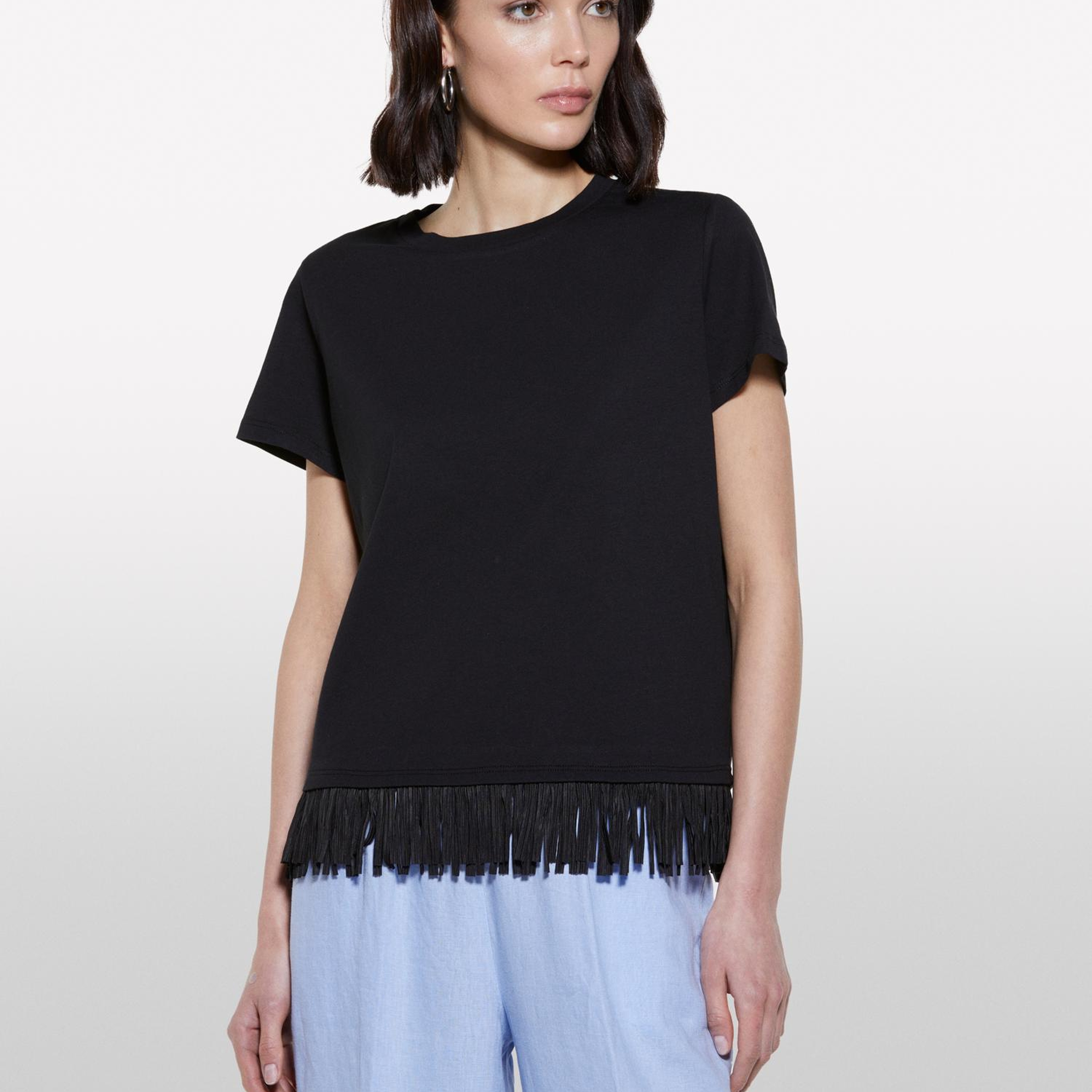 Kadın Siyah Pamuklu Ucu Püsküllü Bisiklet Yaka Regular Fit T-Shirt