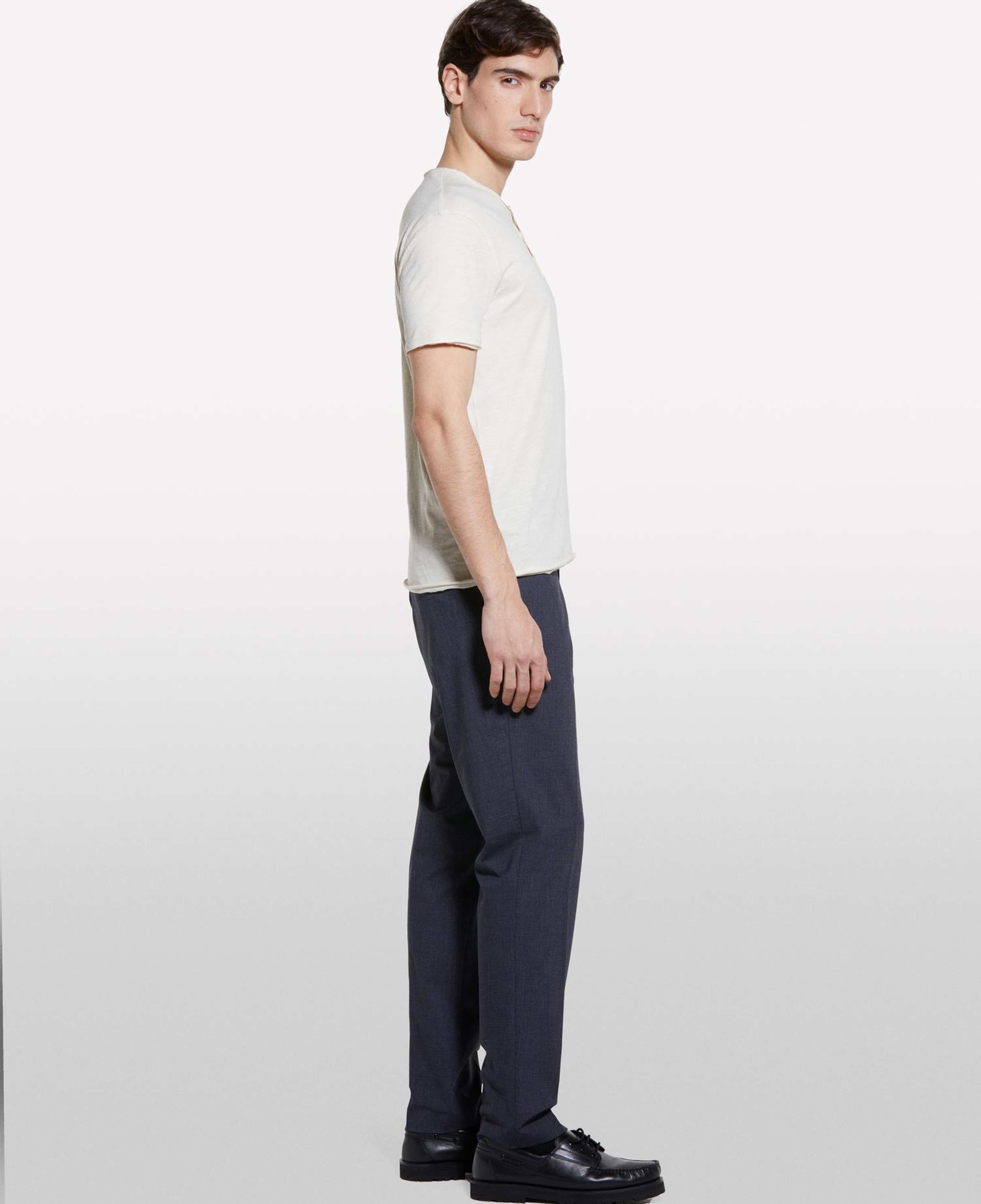 Erkek Açık Bej %100 Pamuk Düğmeli Bisiklet Yaka Slim Fit Slub T-Shirt