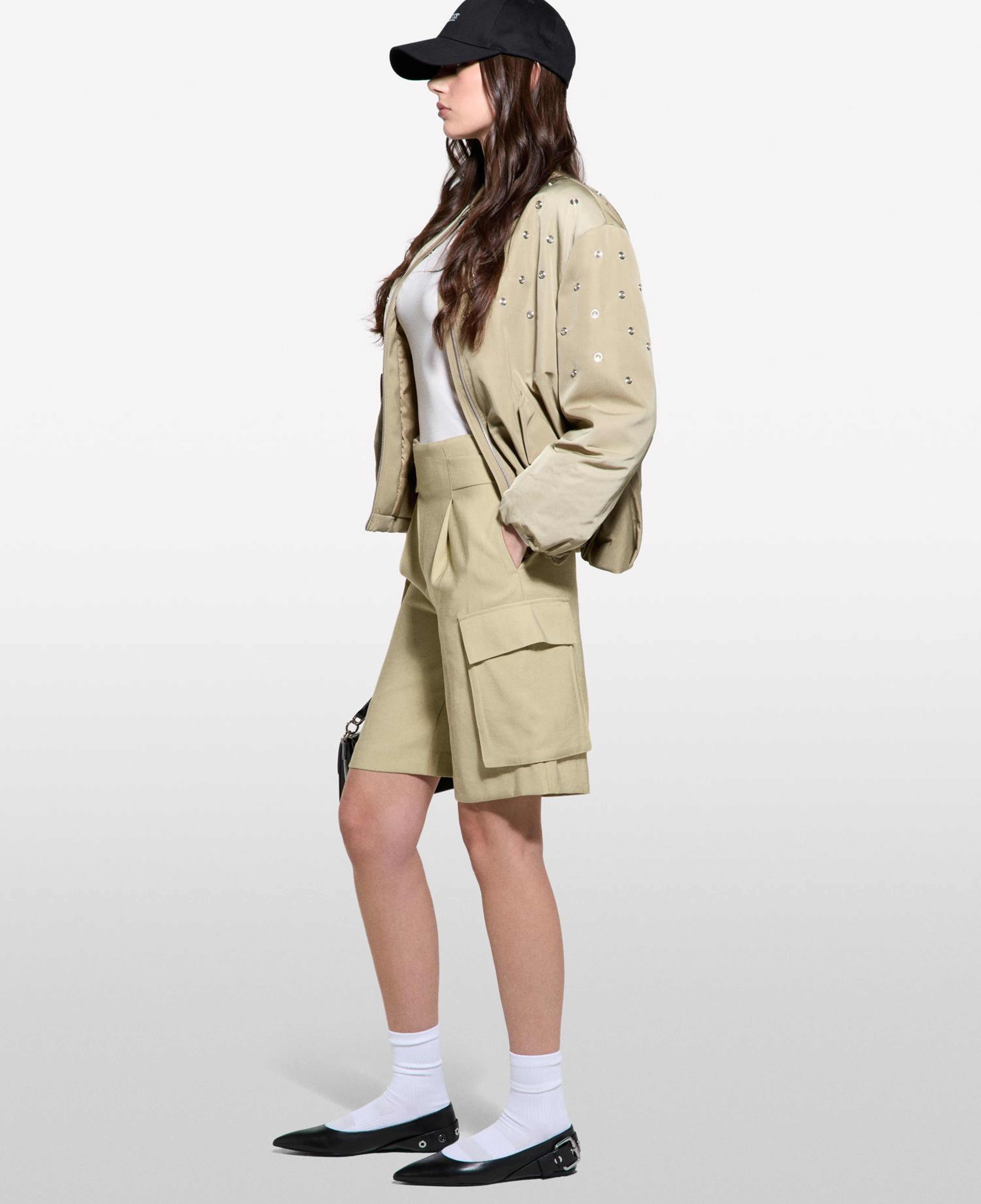 Kadın Kum Rengi Viskoz Karışımlı Kemerli Comfort Fit Bermuda Şort