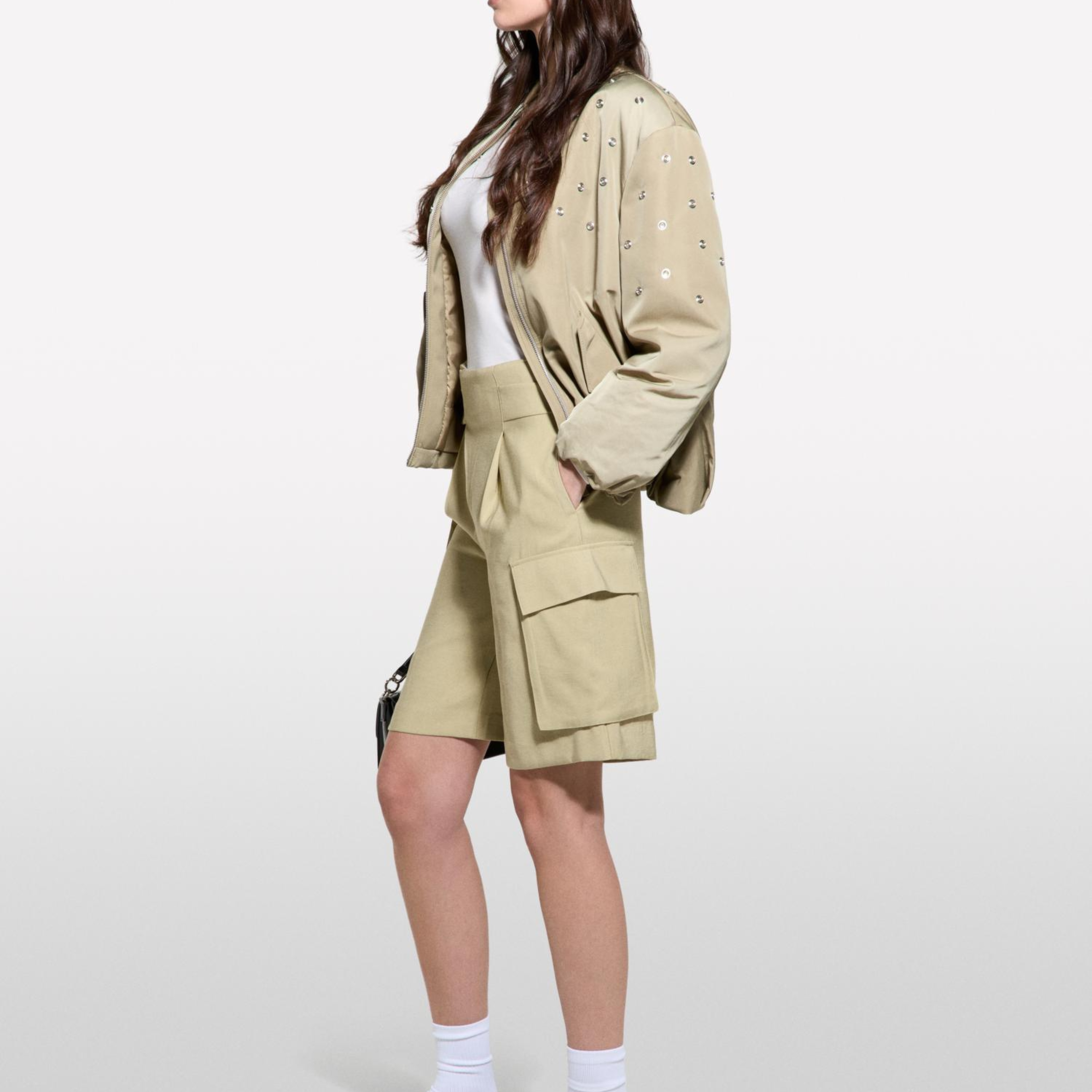 Kadın Kum Rengi Viskoz Karışımlı Kemerli Comfort Fit Bermuda Şort