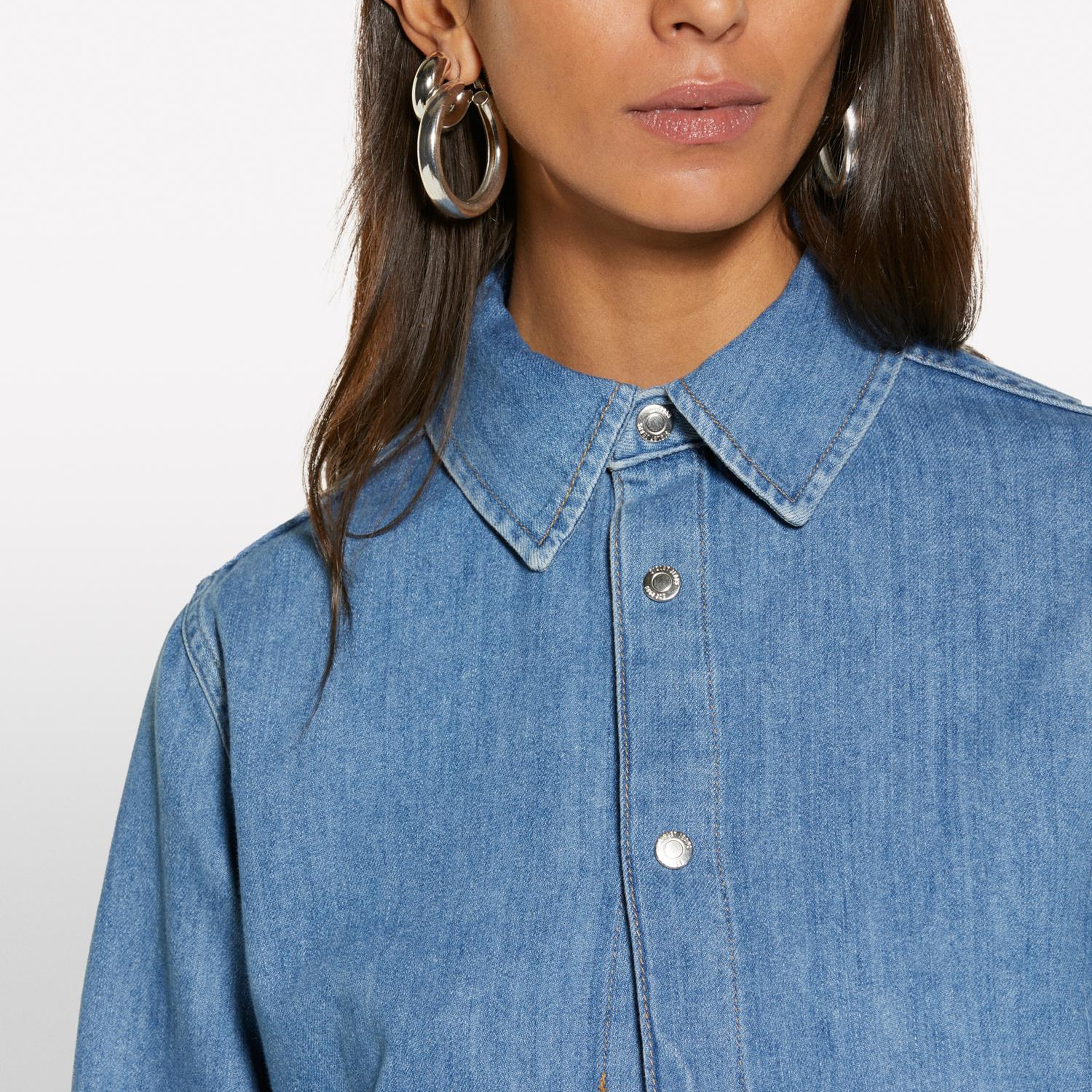 Kadın Açık Mavi %100 Pamuk Manşetli Çıtçıtlı Regular Fit Denim Gömlek