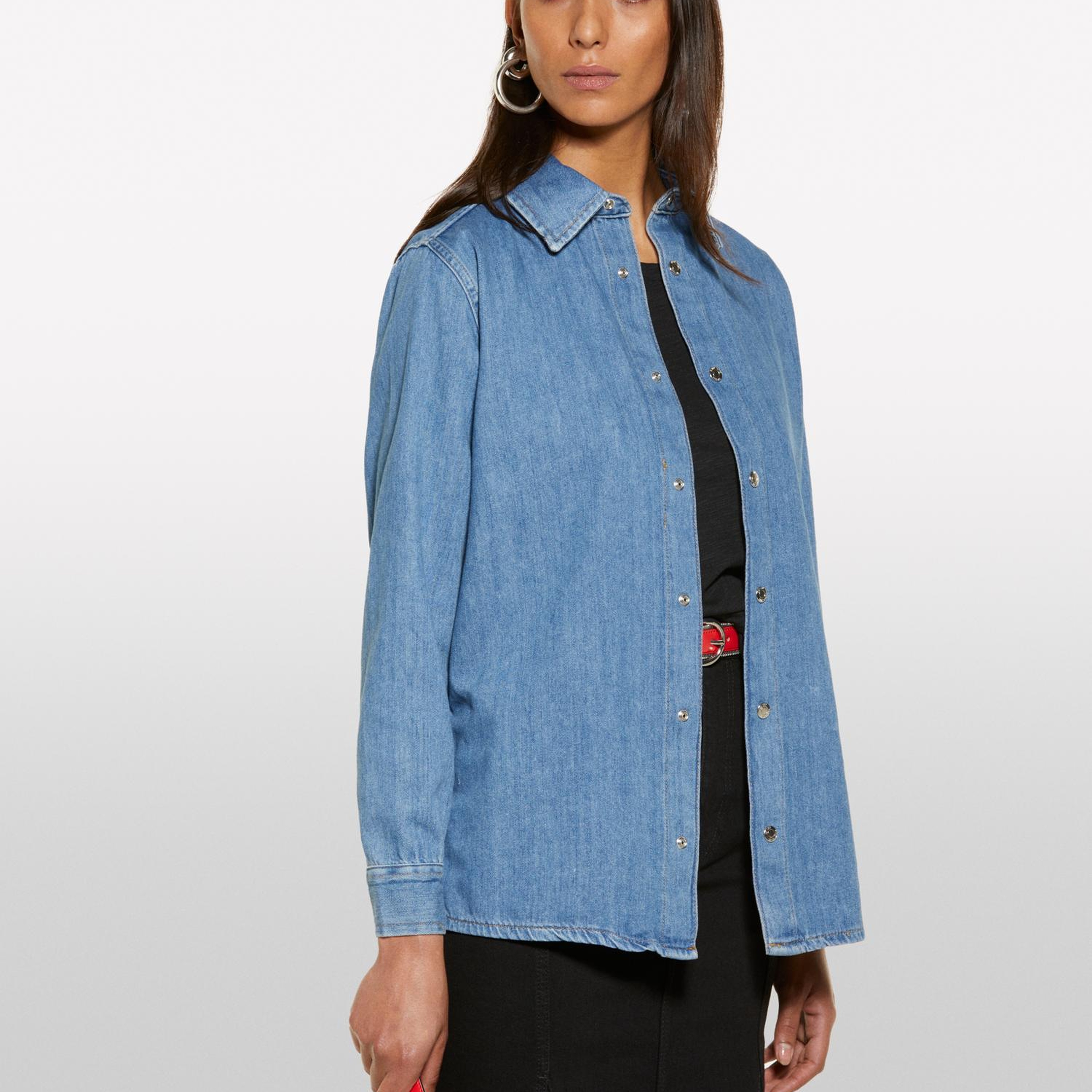 Kadın Açık Mavi %100 Pamuk Manşetli Çıtçıtlı Regular Fit Denim Gömlek