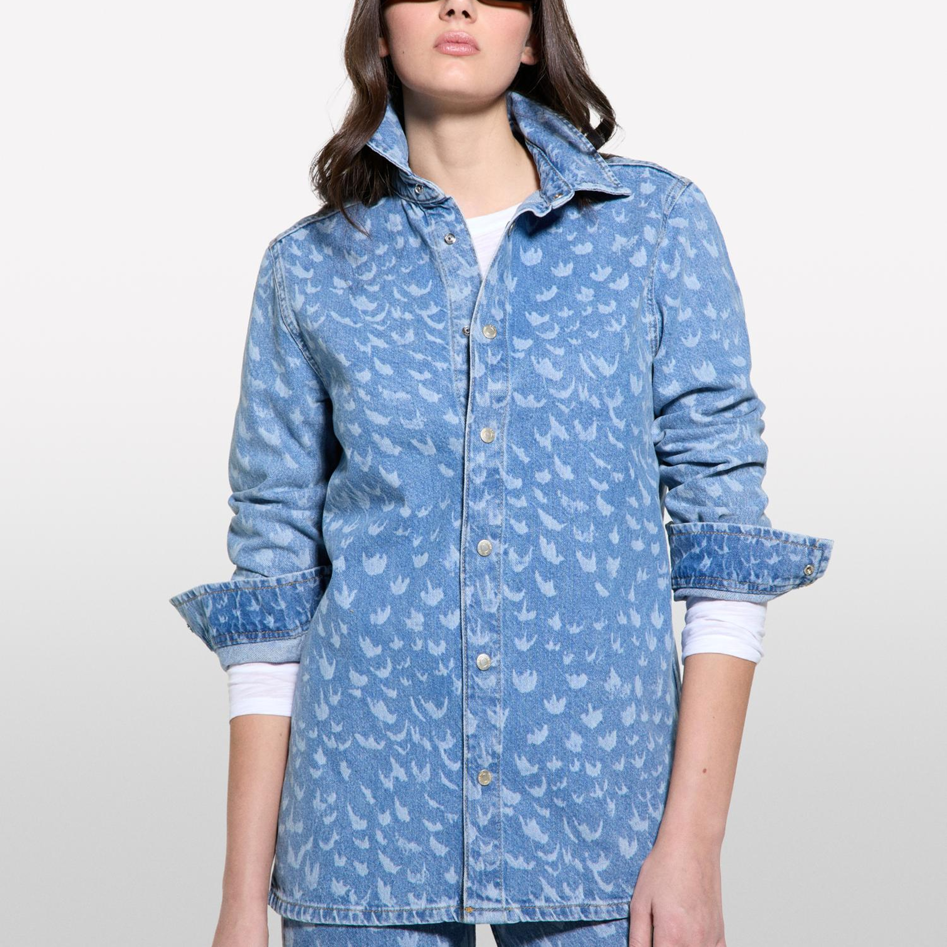 Kadın Mavi Denim %100 Pamuk Desenli Çıtçıtlı Relax Fit Denim Gömlek
