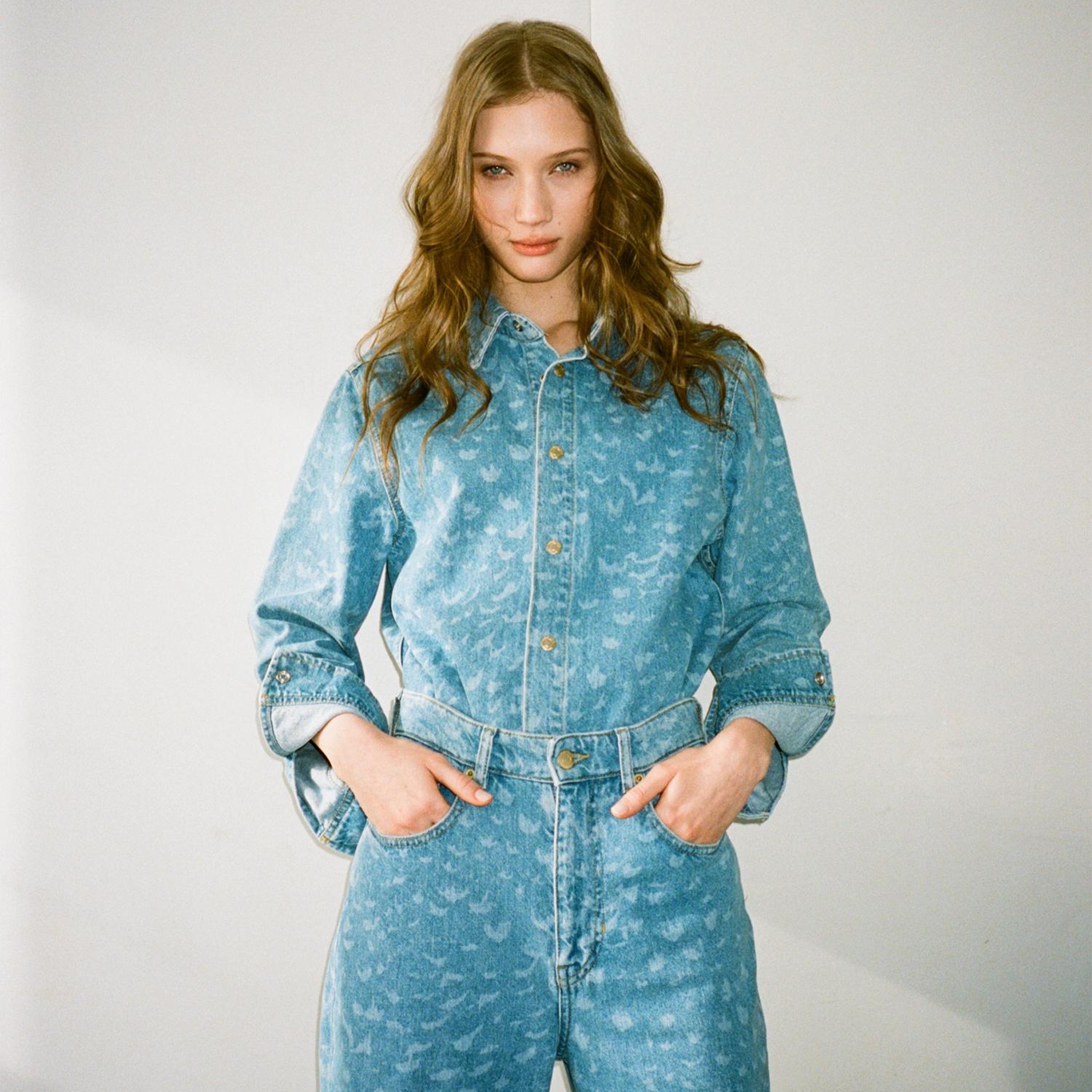 Kadın Mavi Denim %100 Pamuk Desenli Çıtçıtlı Relax Fit Denim Gömlek