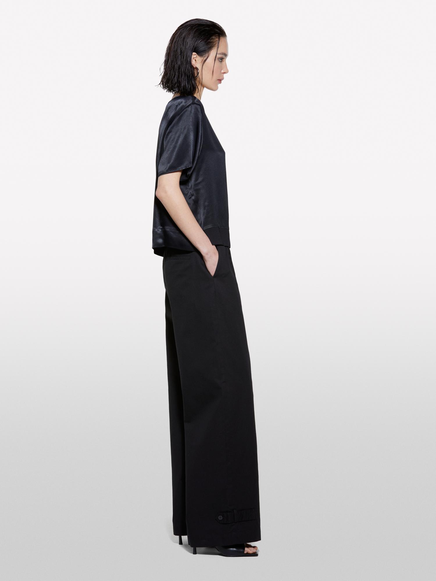 Kadın Siyah %100 Viskoz Yanı Yırtmaçlı Oversize Bisiklet Yaka Saten Bluz