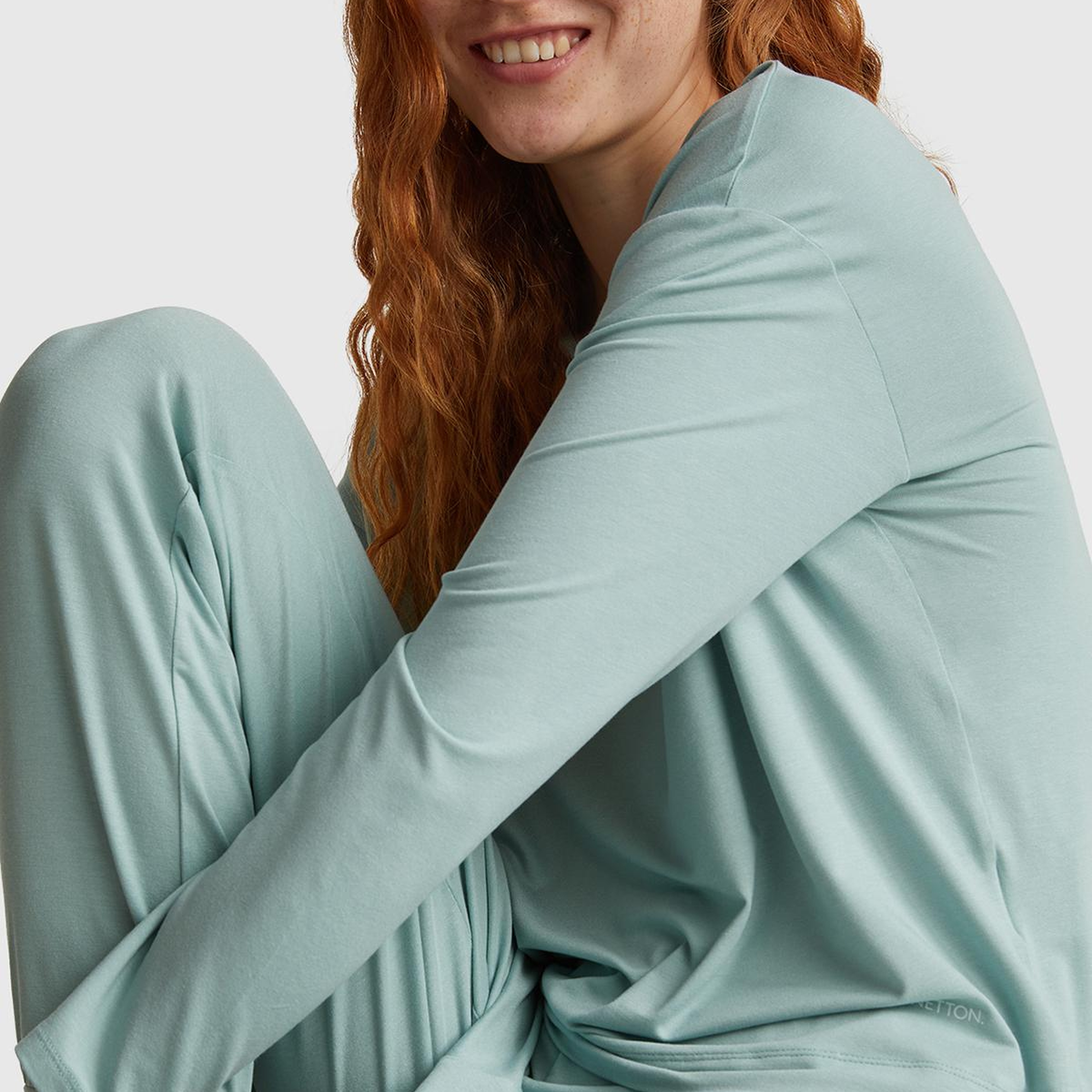 Kadın Açık Yeşil Modal Karışımlı Yırtmaçlı Bisiklet Yaka Pijama Üstü