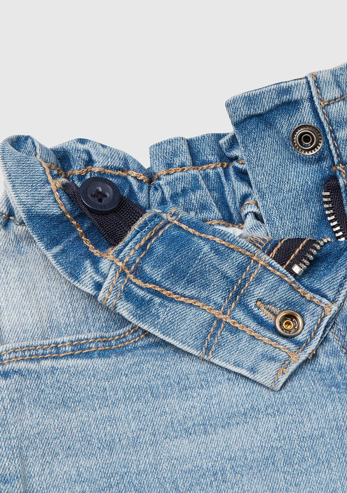 Kız Çocuk Açık Denim Logolu Taş Yıkama Beli Lastikli Streç Denim Şort