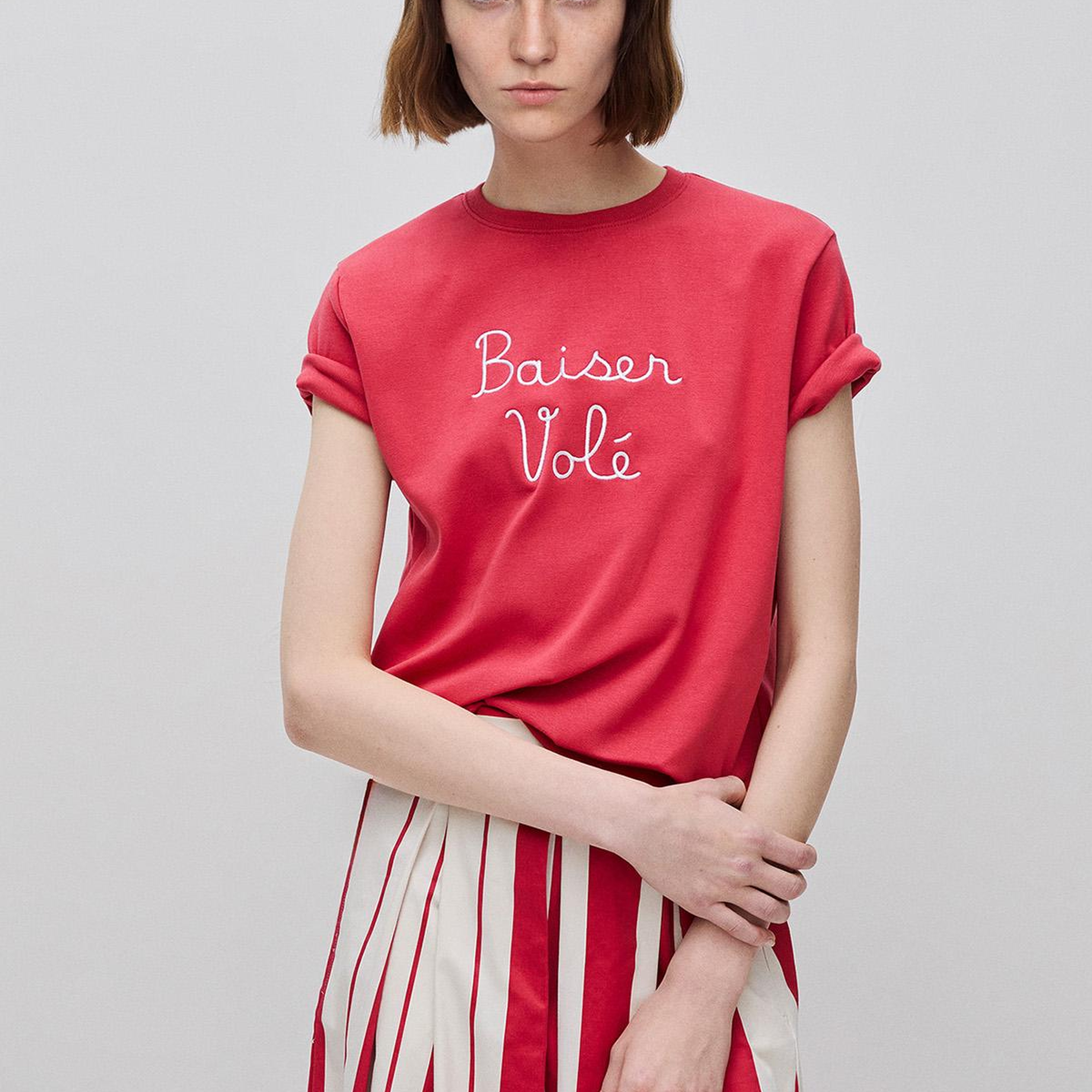 Kadın Kırmızı Pamuk Karışımlı Önü Nakışlı Bisiklet Yaka T-Shirt