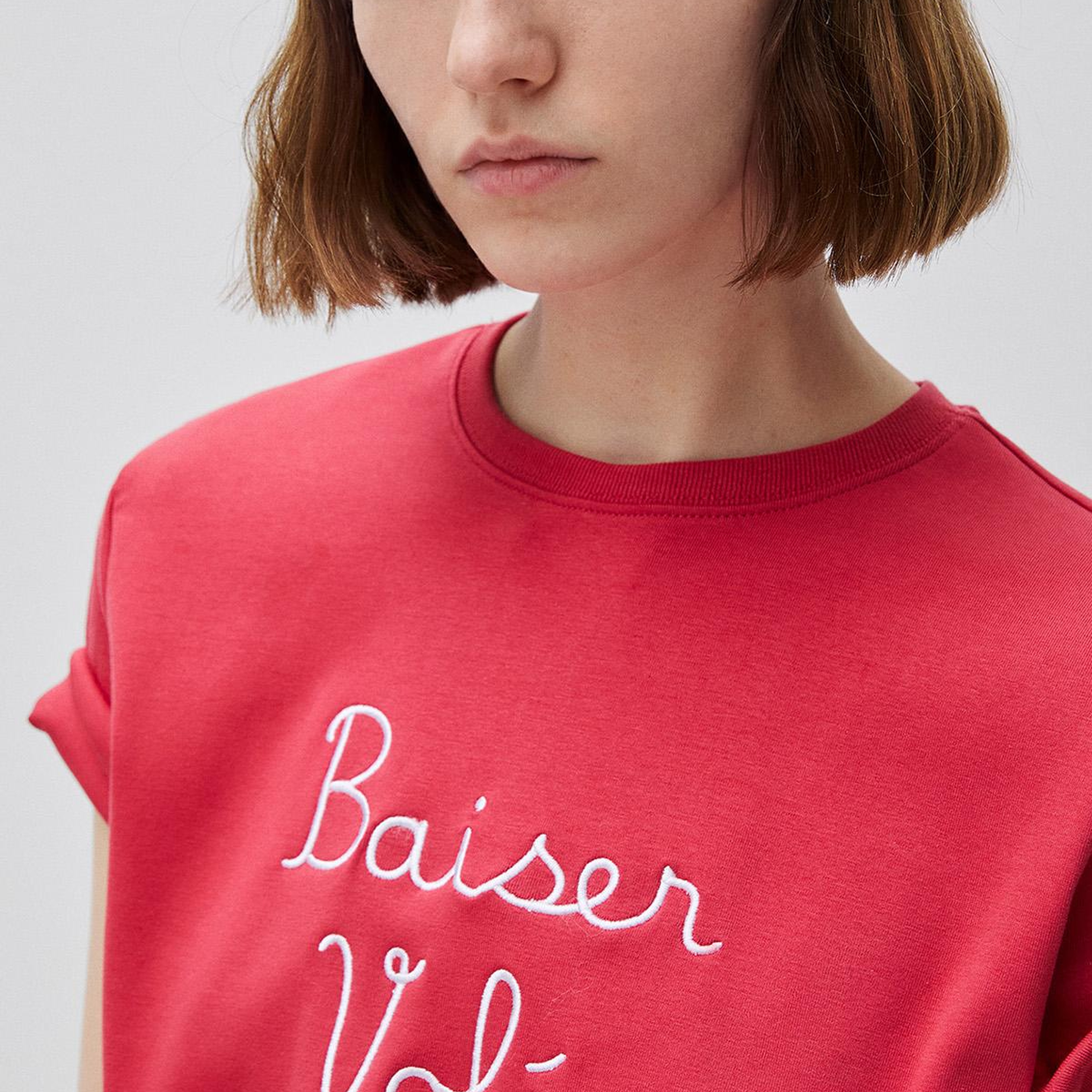 Kadın Kırmızı Pamuk Karışımlı Önü Nakışlı Bisiklet Yaka T-Shirt