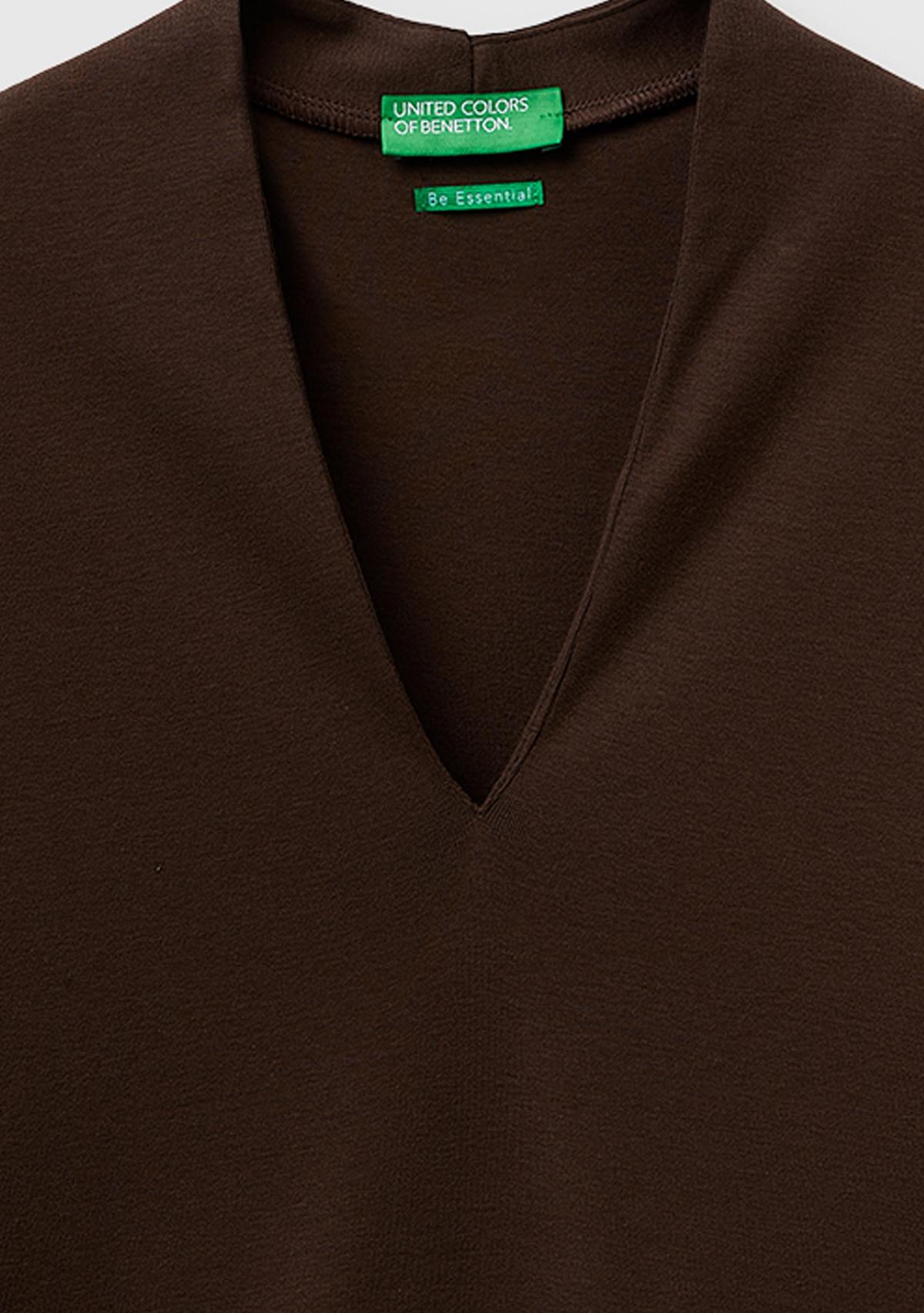 Kadın Kahverengi %100 Pamuk Yarım Kollu Derin V Yaka T-Shirt