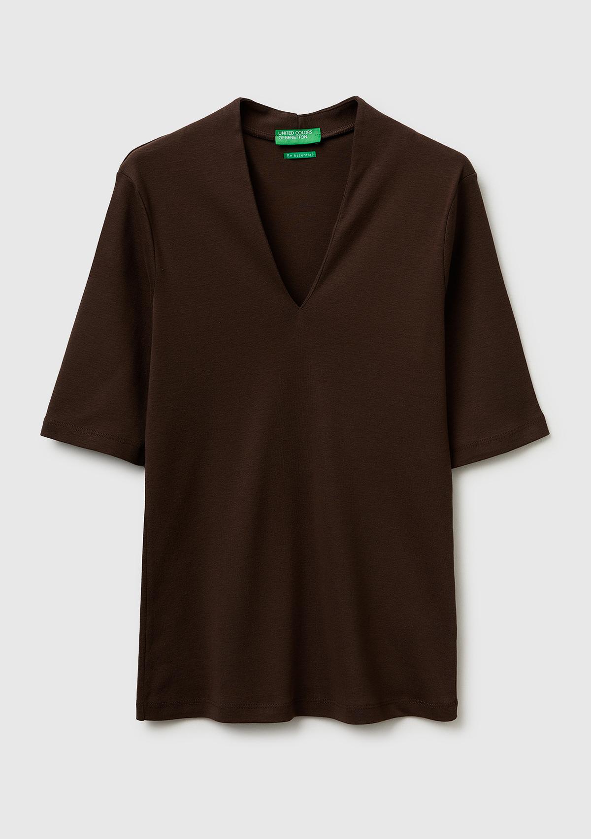 Kadın Kahverengi %100 Pamuk Yarım Kollu Derin V Yaka T-Shirt