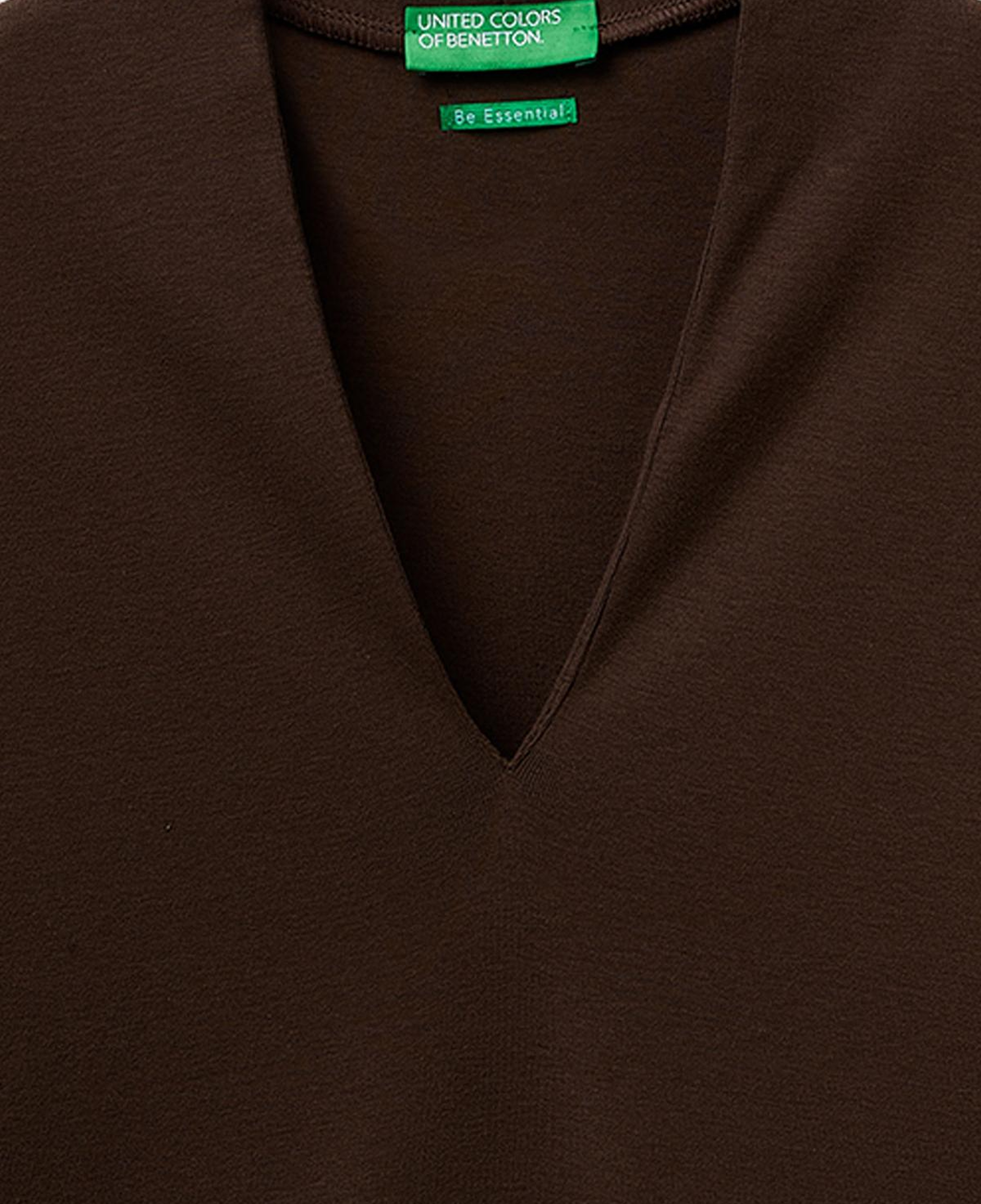 Kadın Kahverengi %100 Pamuk Yarım Kollu Derin V Yaka T-Shirt