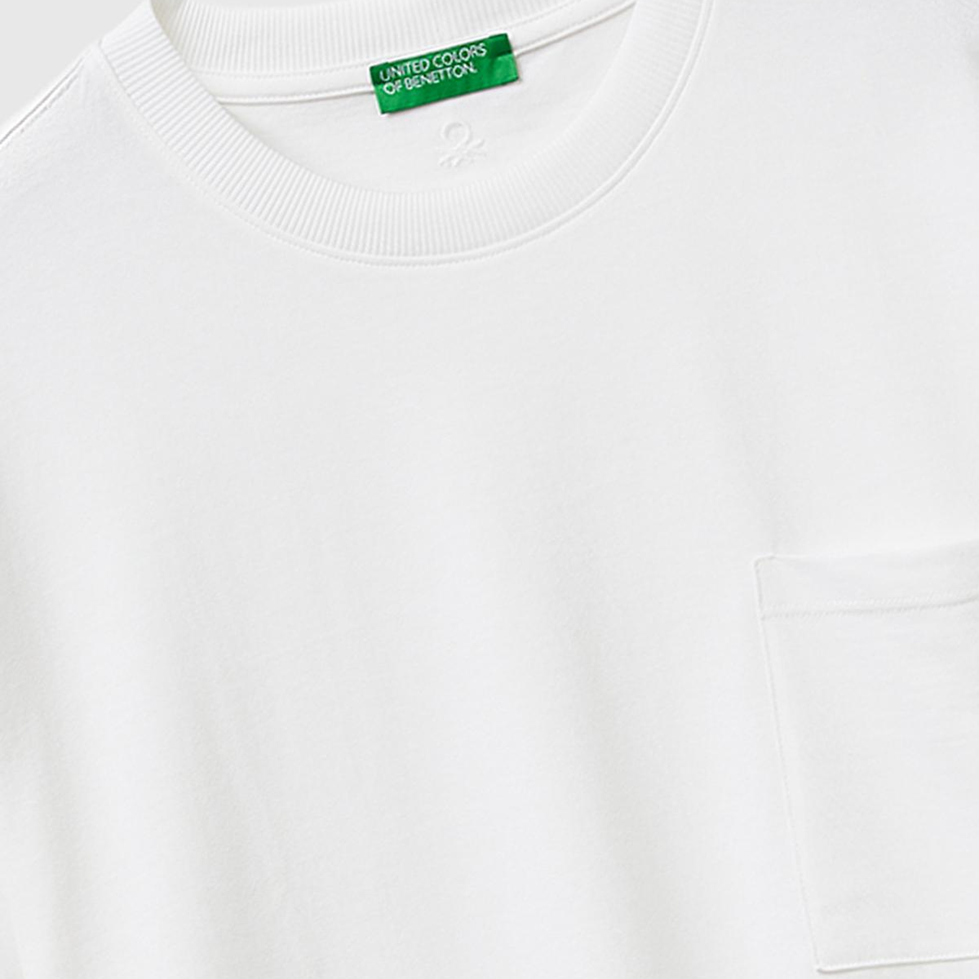 Erkek Beyaz  %100 Pamuk Cepli Arkası Logo Nakışlı Bisiklet Yaka T-Shirt