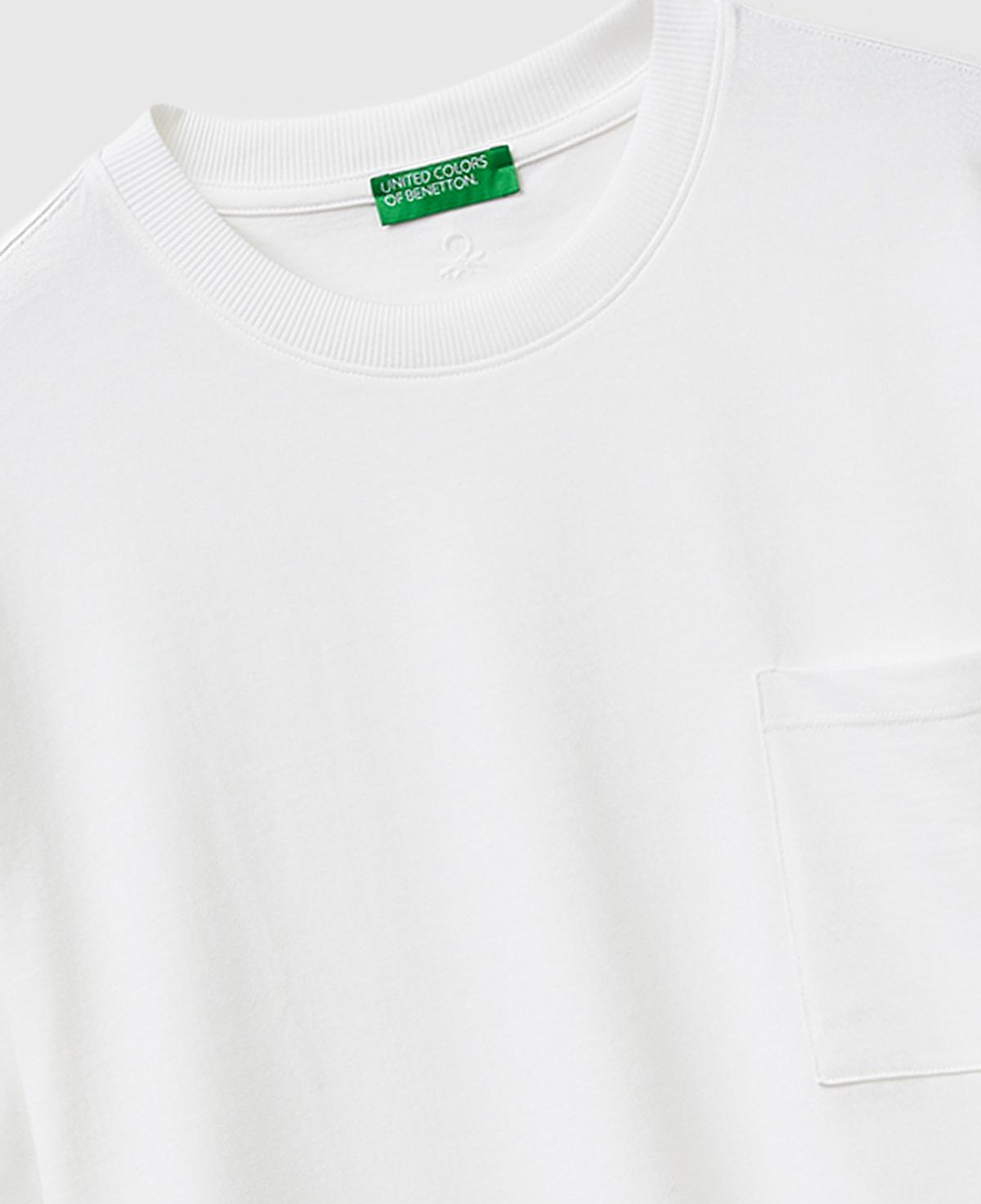 Erkek Beyaz  %100 Pamuk Cepli Arkası Logo Nakışlı Bisiklet Yaka T-Shirt