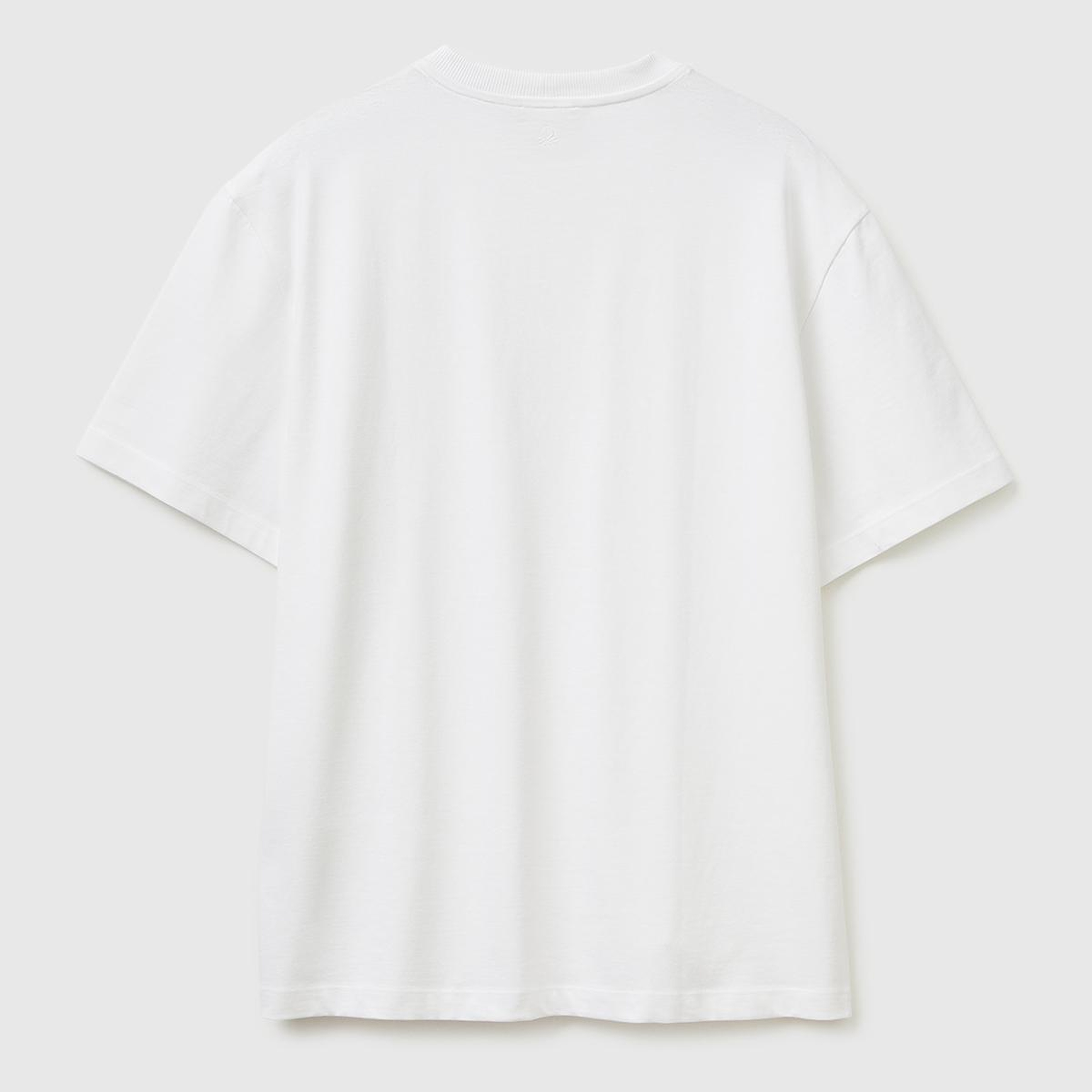 Erkek Beyaz  %100 Pamuk Cepli Arkası Logo Nakışlı Bisiklet Yaka T-Shirt
