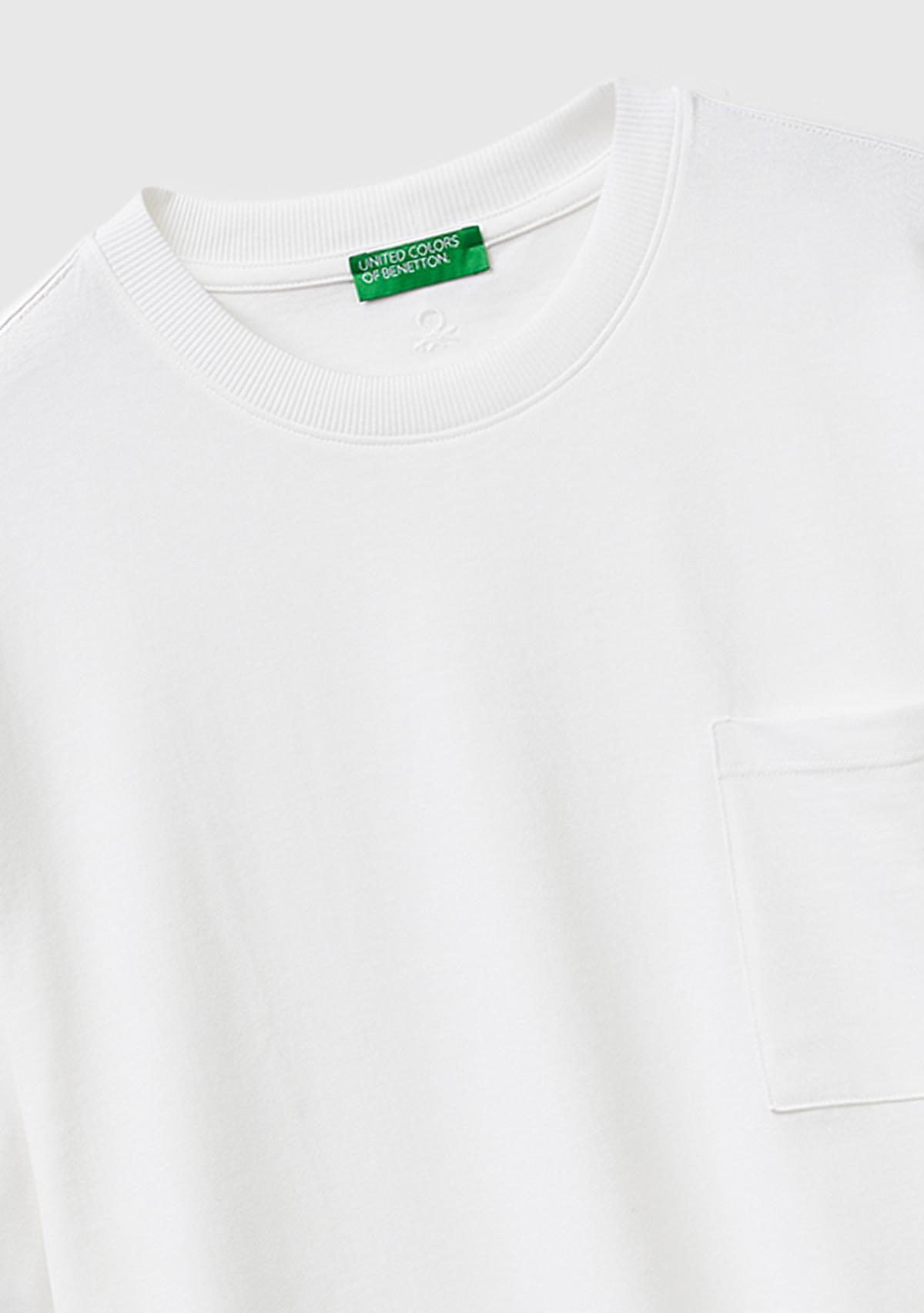 Erkek Beyaz %100 Pamuk Cepli Arkası Logo Nakışlı Bisiklet Yaka T-Shirt