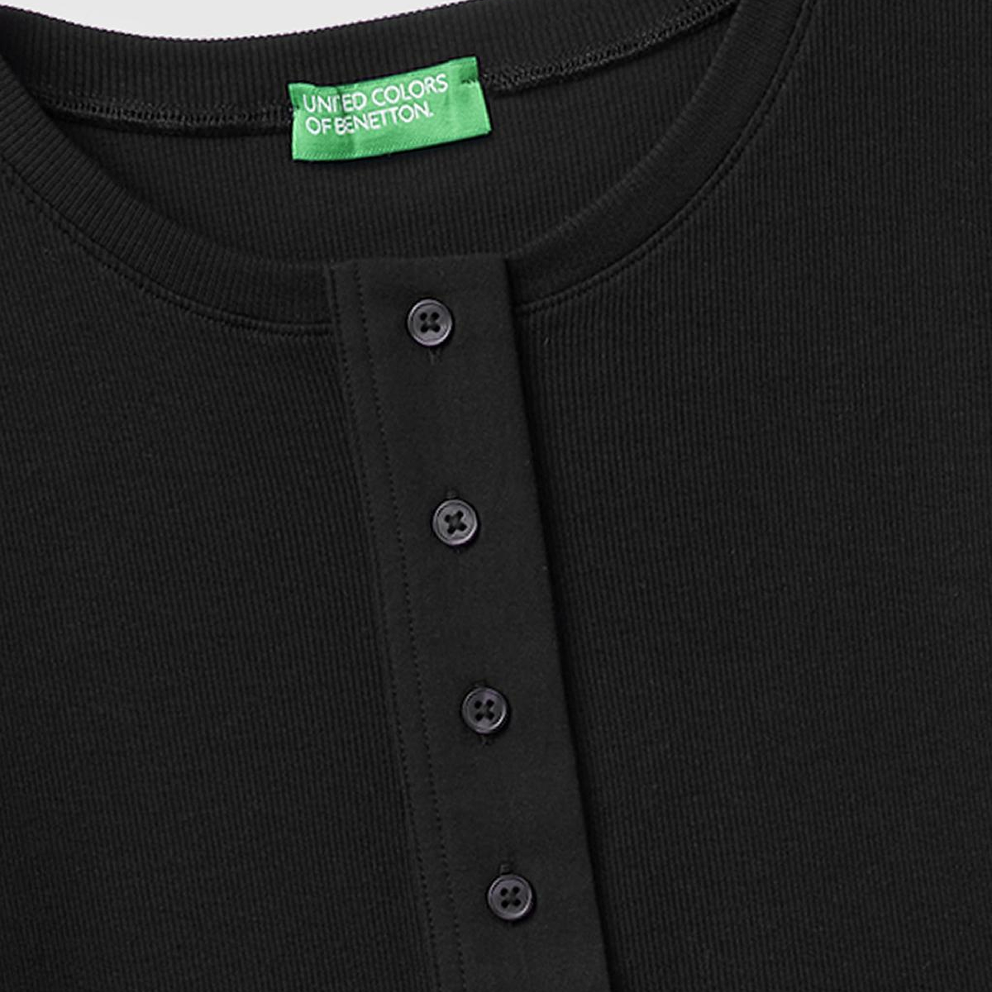 Kadın Siyah Pamuk Karışımlı Önü Düğme Detaylı Yuvarlak Yaka T-Shirt