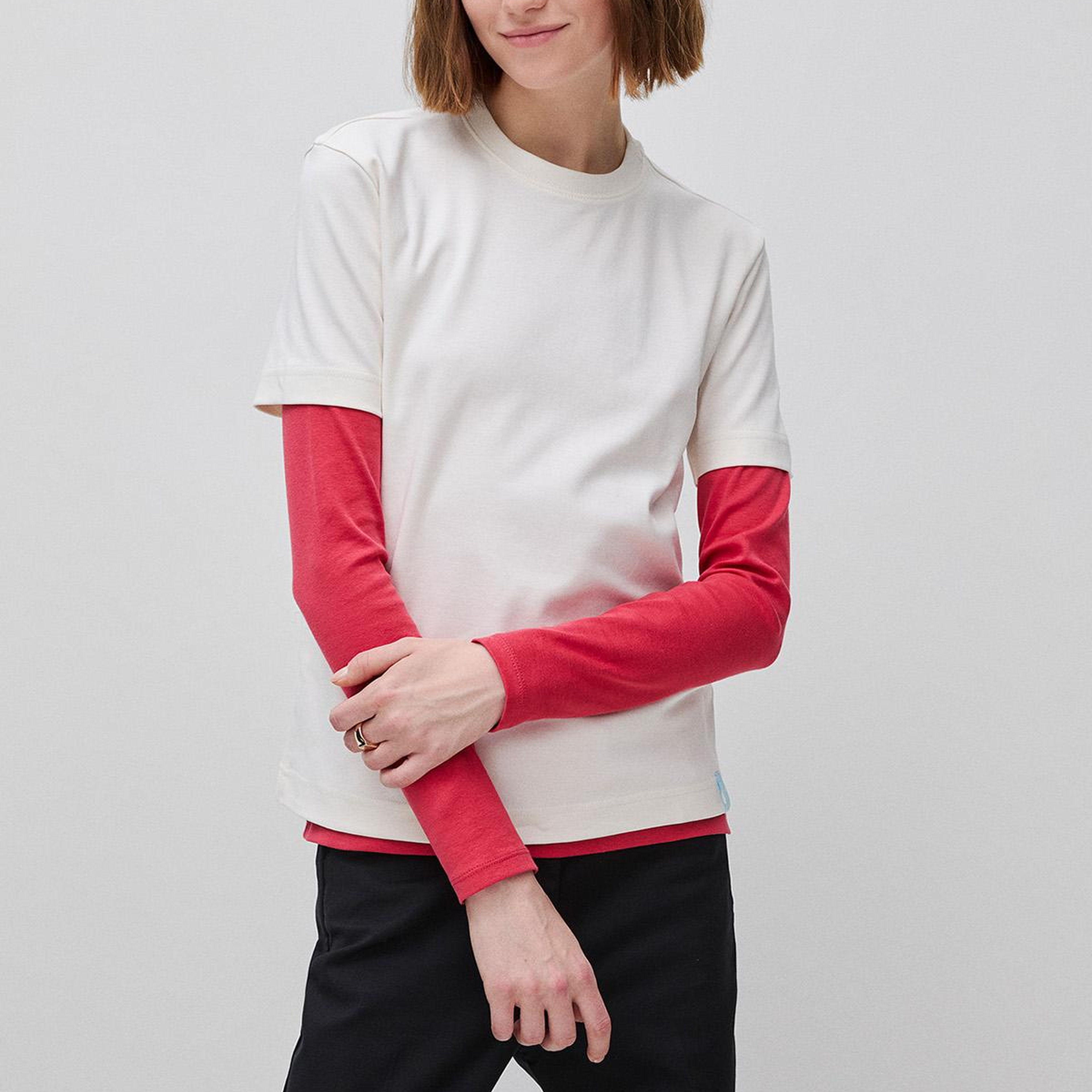 Kadın Krem %100 Pamuk Etek Ucu Logo Detaylı Bisiklet Yaka T-Shirt
