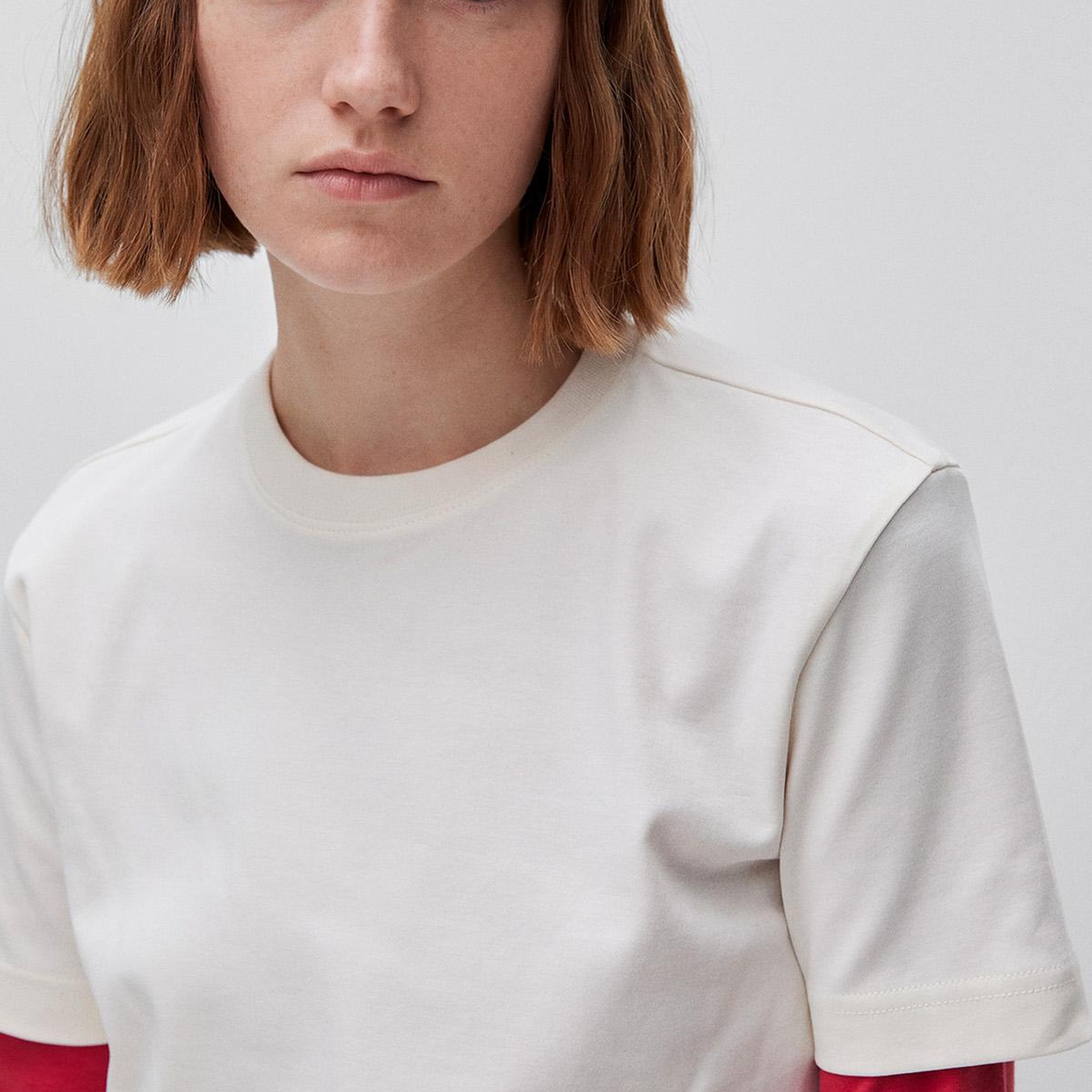 Kadın Krem %100 Pamuk Etek Ucu Logo Detaylı Bisiklet Yaka T-Shirt
