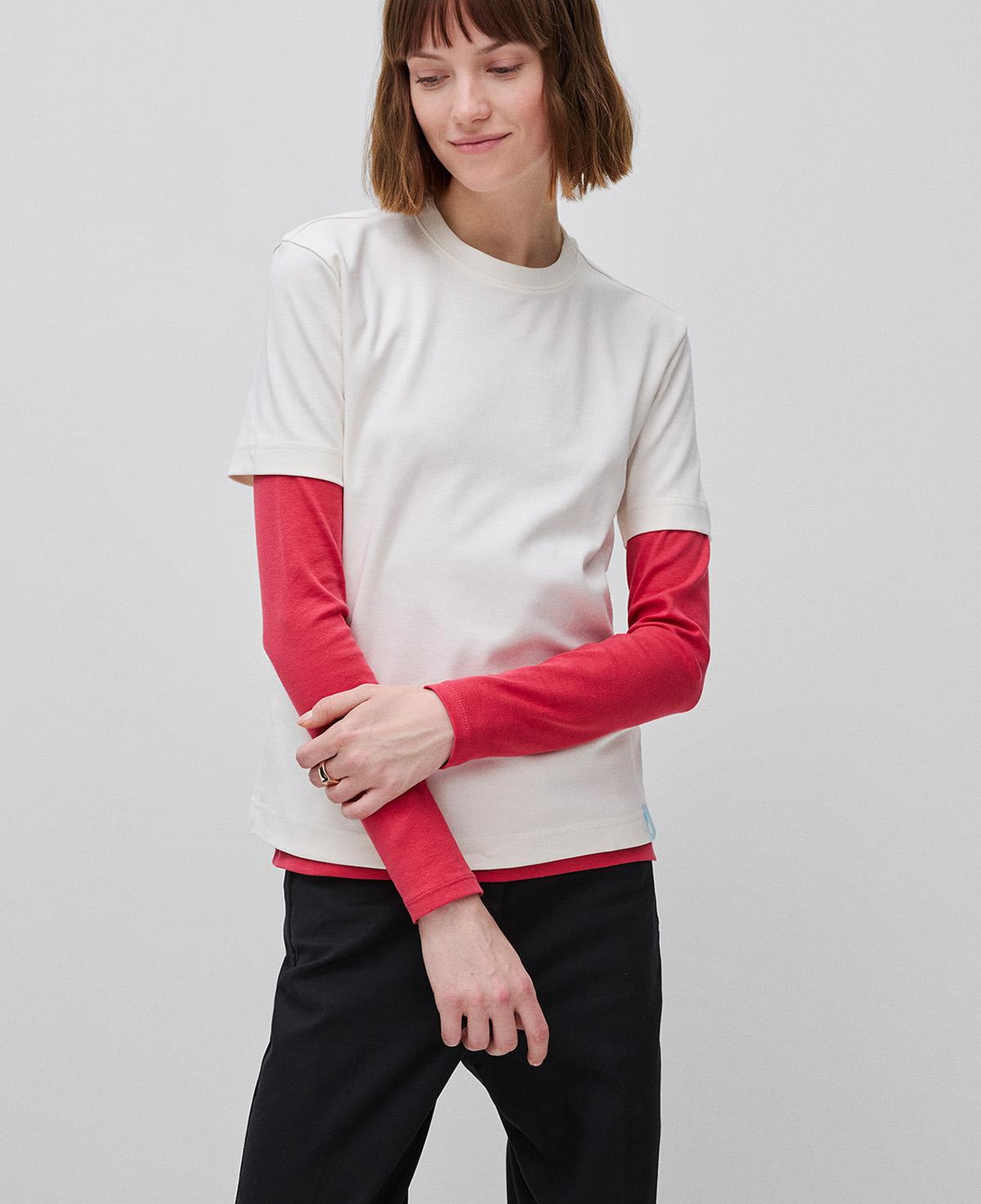 Kadın Krem %100 Pamuk Etek Ucu Logo Detaylı Bisiklet Yaka T-Shirt