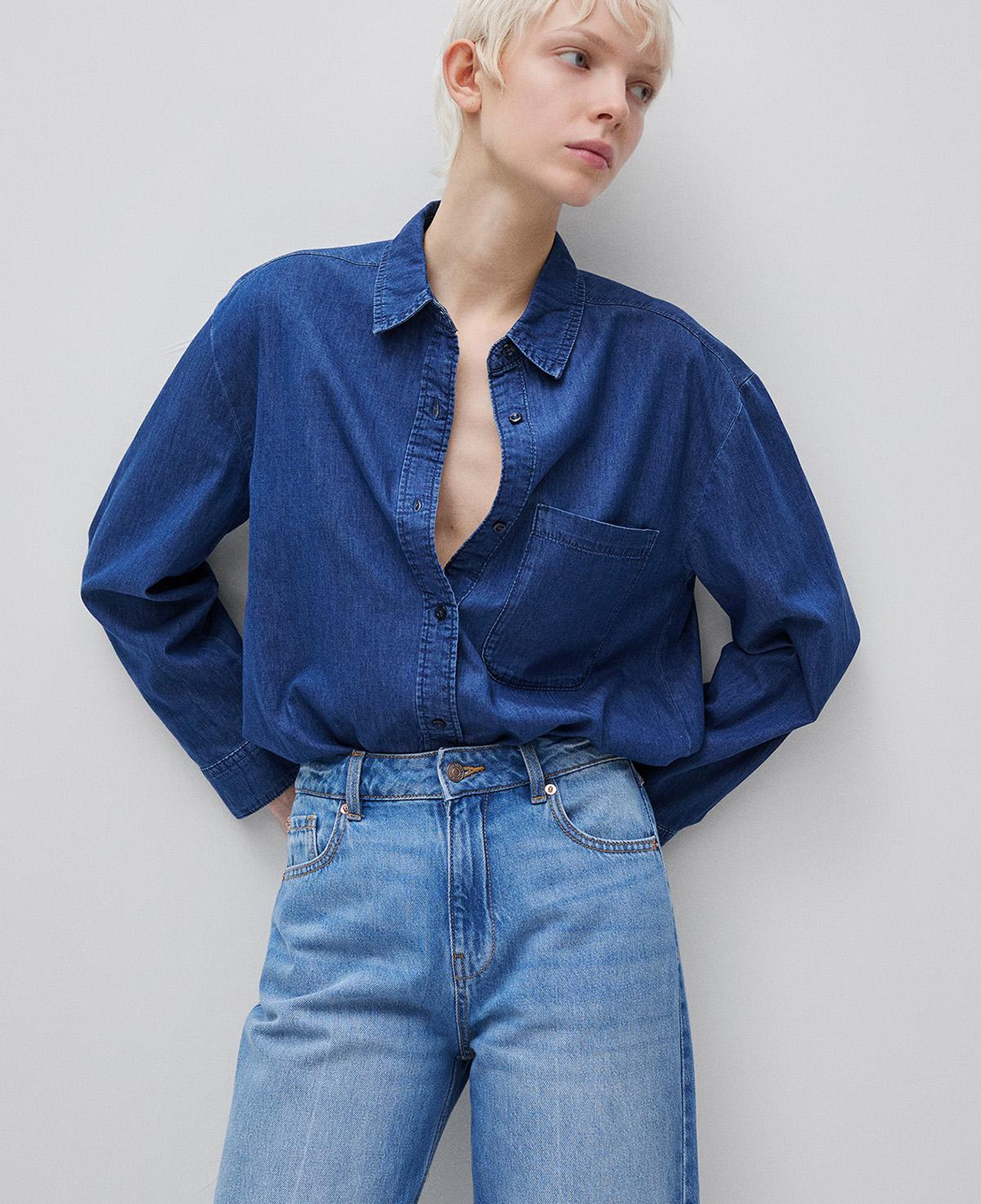 Kadın Lacivert %100 Pamuk Yamalı Cepli Düğmeli Denim Gömlek