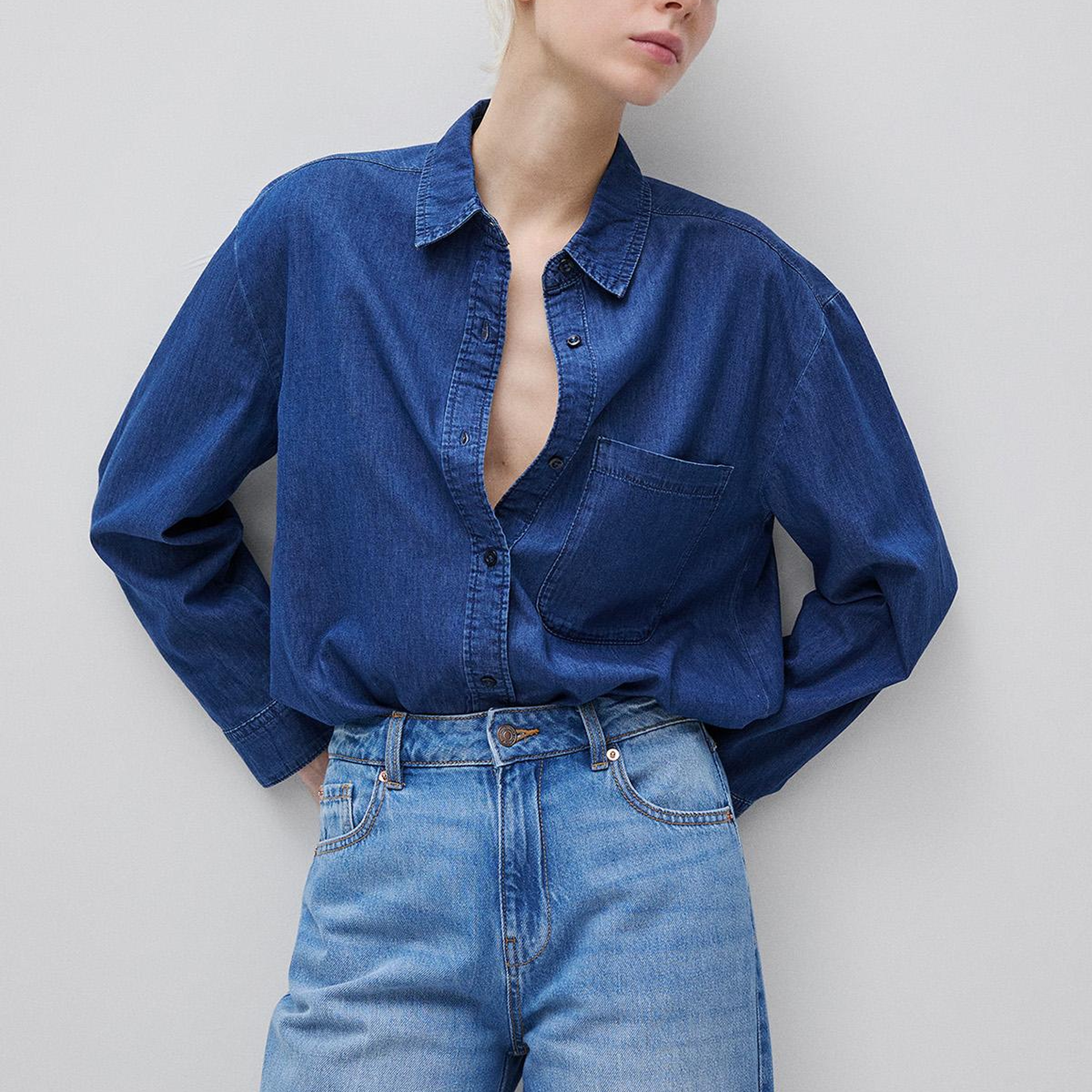 Kadın Lacivert %100 Pamuk Yamalı Cepli Düğmeli Denim Gömlek