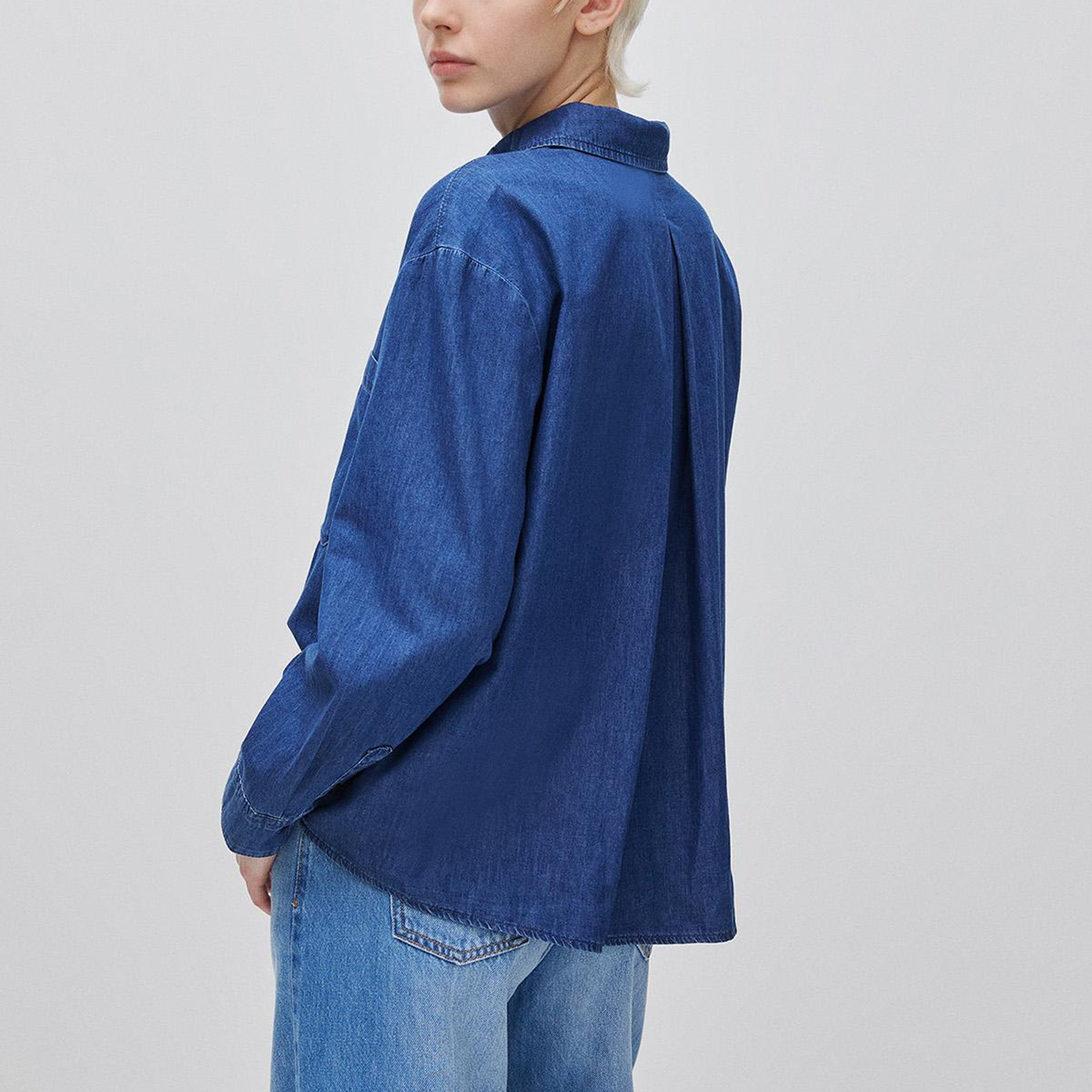 Kadın Lacivert %100 Pamuk Yamalı Cepli Düğmeli Denim Gömlek