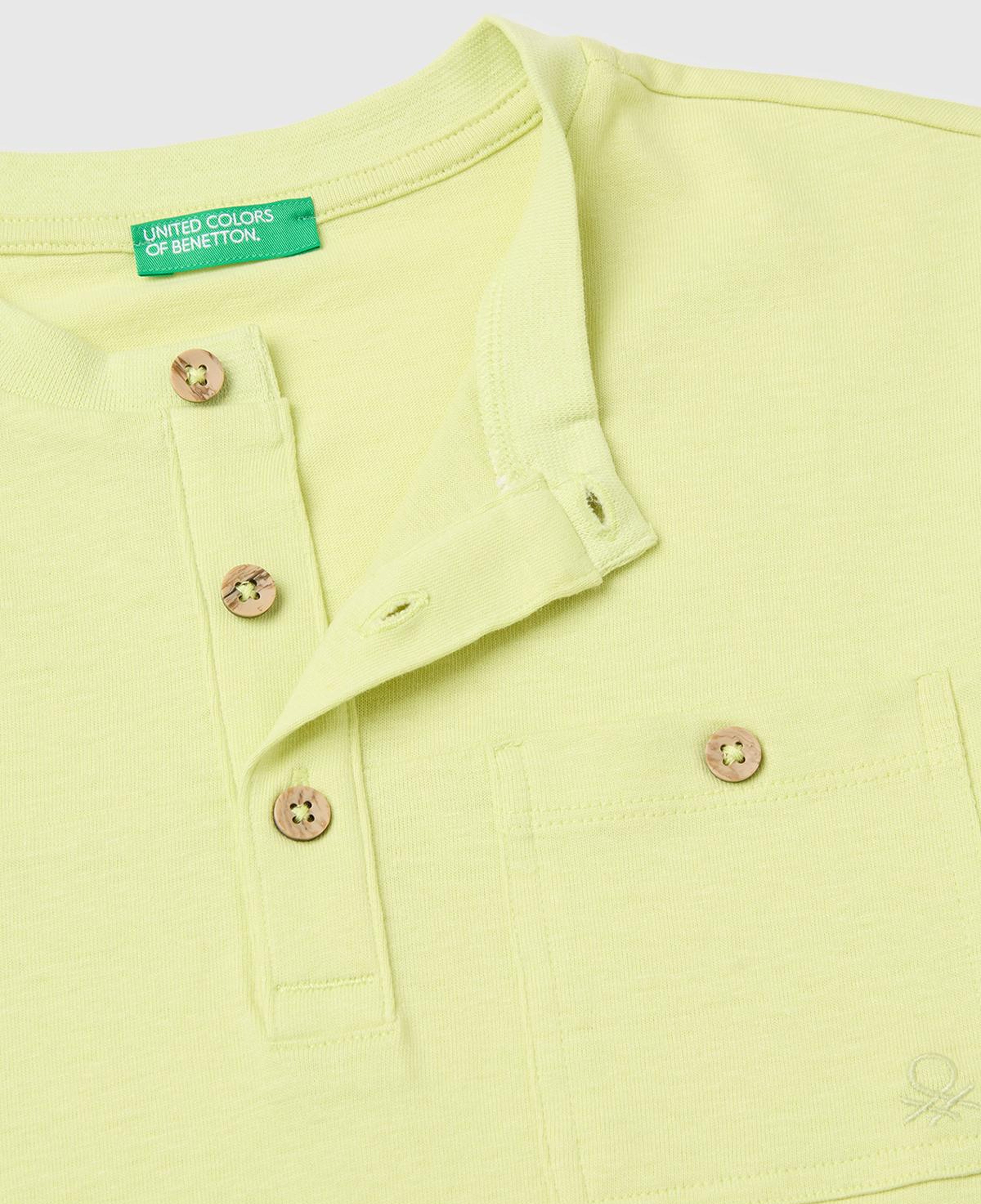 Erkek Çocuk Sarı Logo İşlemeli Düğmeli Cep Detaylı Henley Yaka T-Shirt
