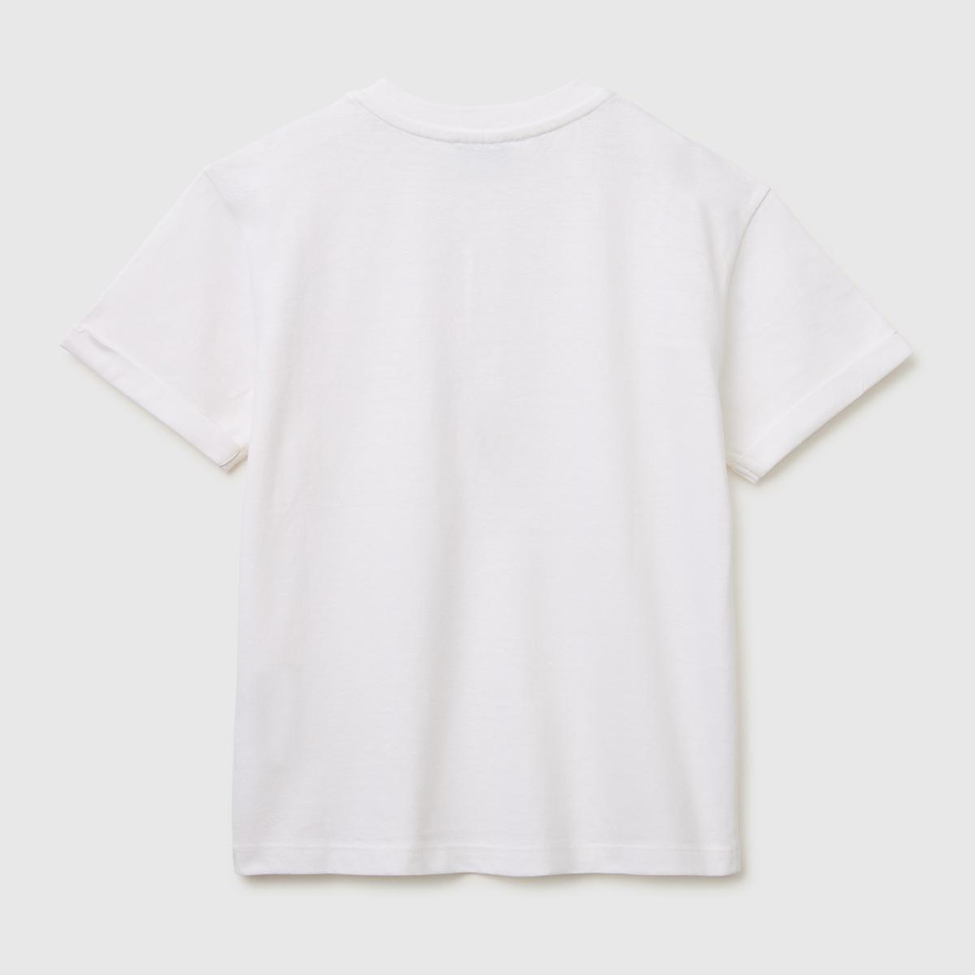 Erkek Çocuk Beyaz Logo İşlemeli Düğmeli Cep Detaylı Henley Yaka T-Shirt