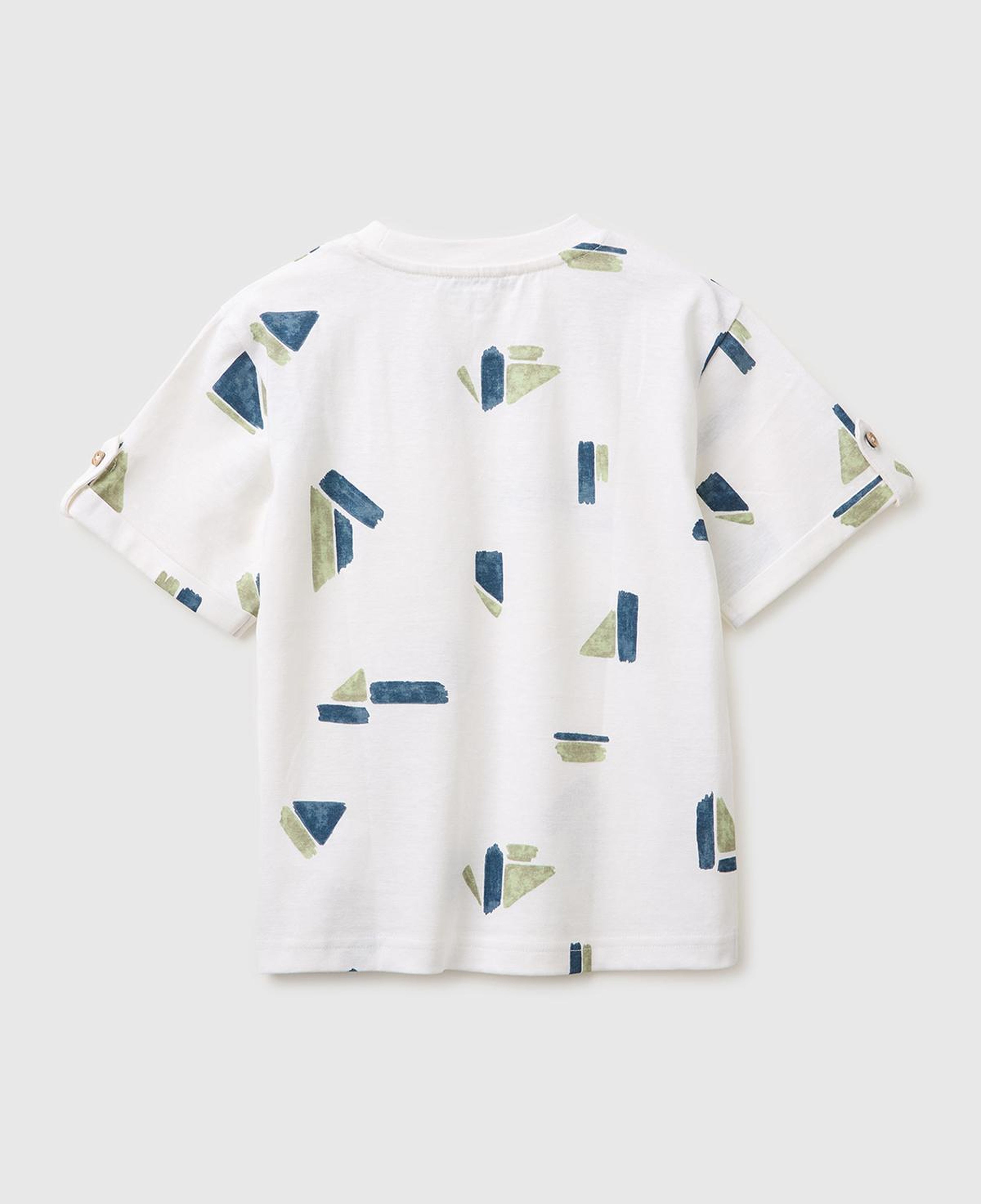 Erkek Çocuk Beyaz Logo İşlemeli Düğmeli Cep Detaylı Tamamı Desenli T-Shirt