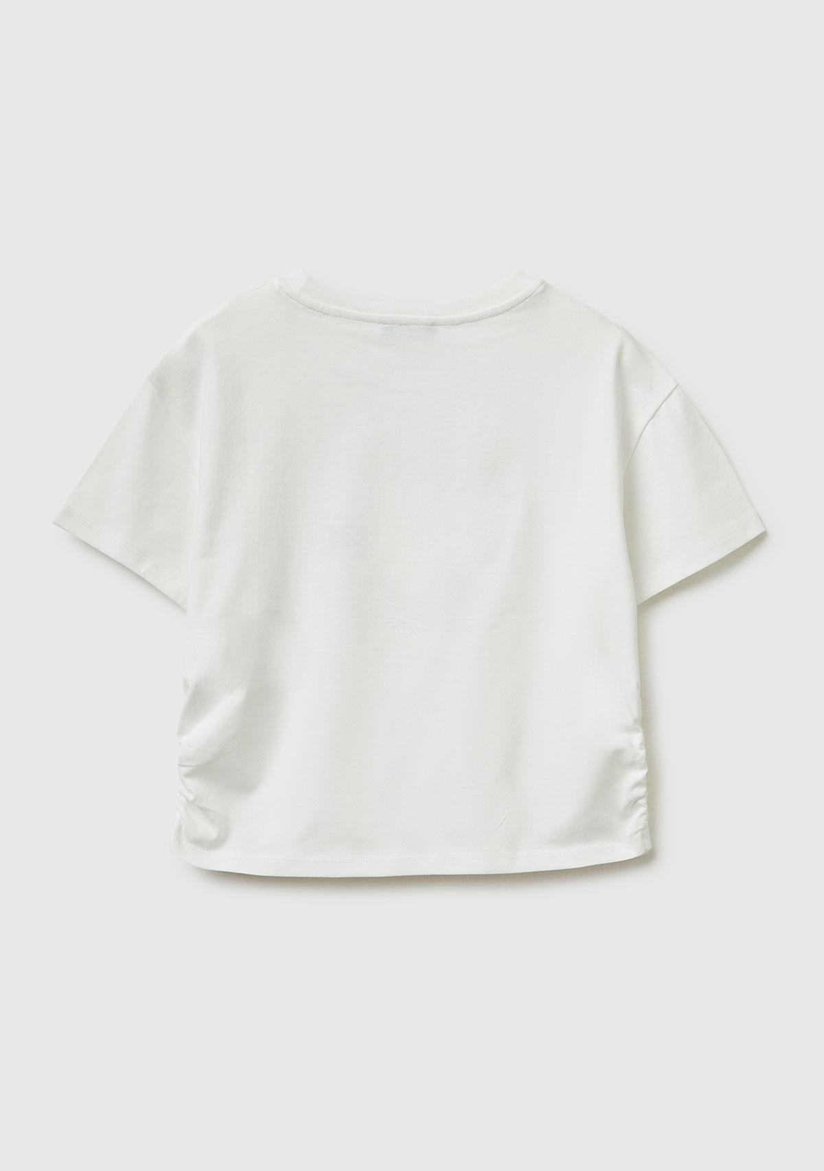 Kız Çocuk Beyaz Yanları Büzgülü Detaylı Önü Baskılı ve İşlemeli T-Shirt