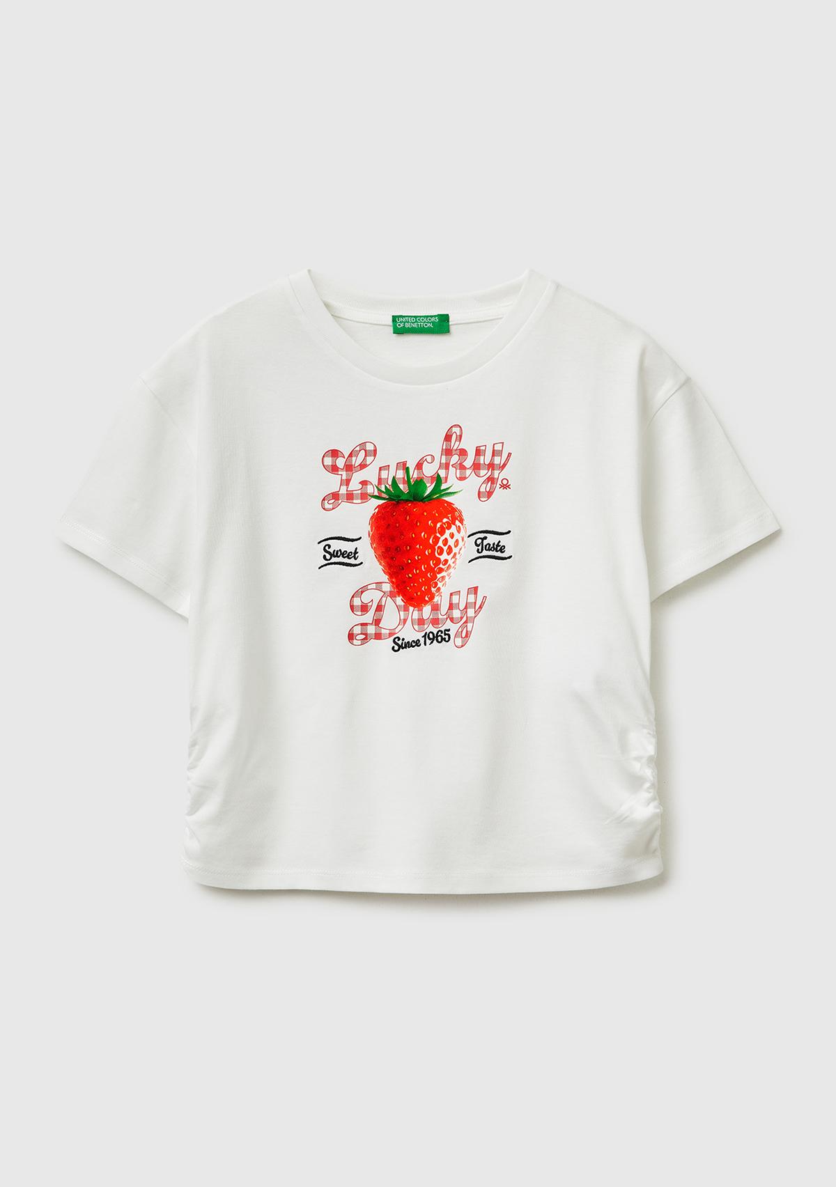 Kız Çocuk Beyaz Yanları Büzgülü Detaylı Önü Baskılı ve İşlemeli T-Shirt