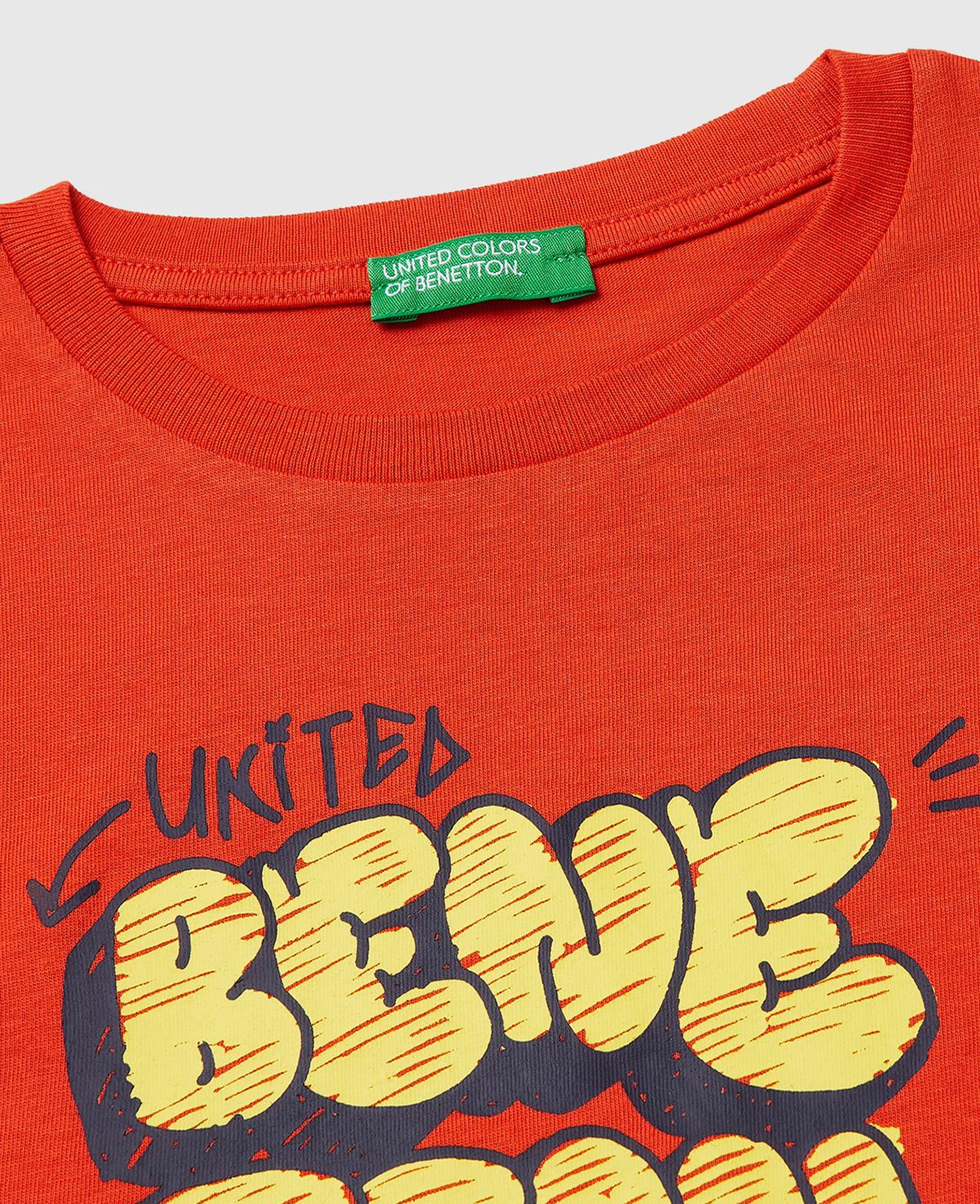 Erkek Çocuk Kırmızı Önü Logo Baskılı Yuvarlak Yaka T-Shirt