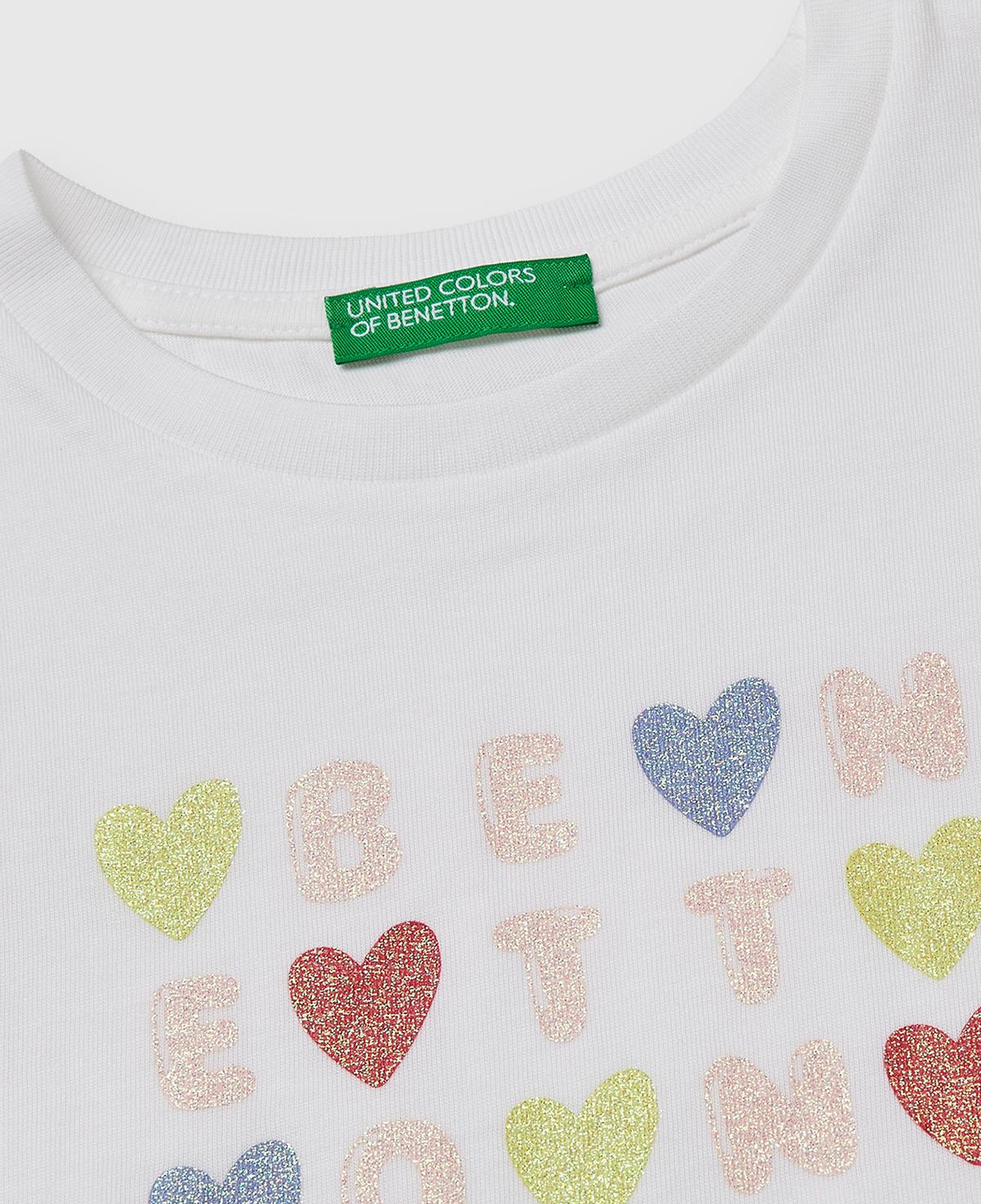 Kız Çocuk Beyaz Simli Grafik Baskılı Kısa Kollu Ribanalı Yaka T-Shirt