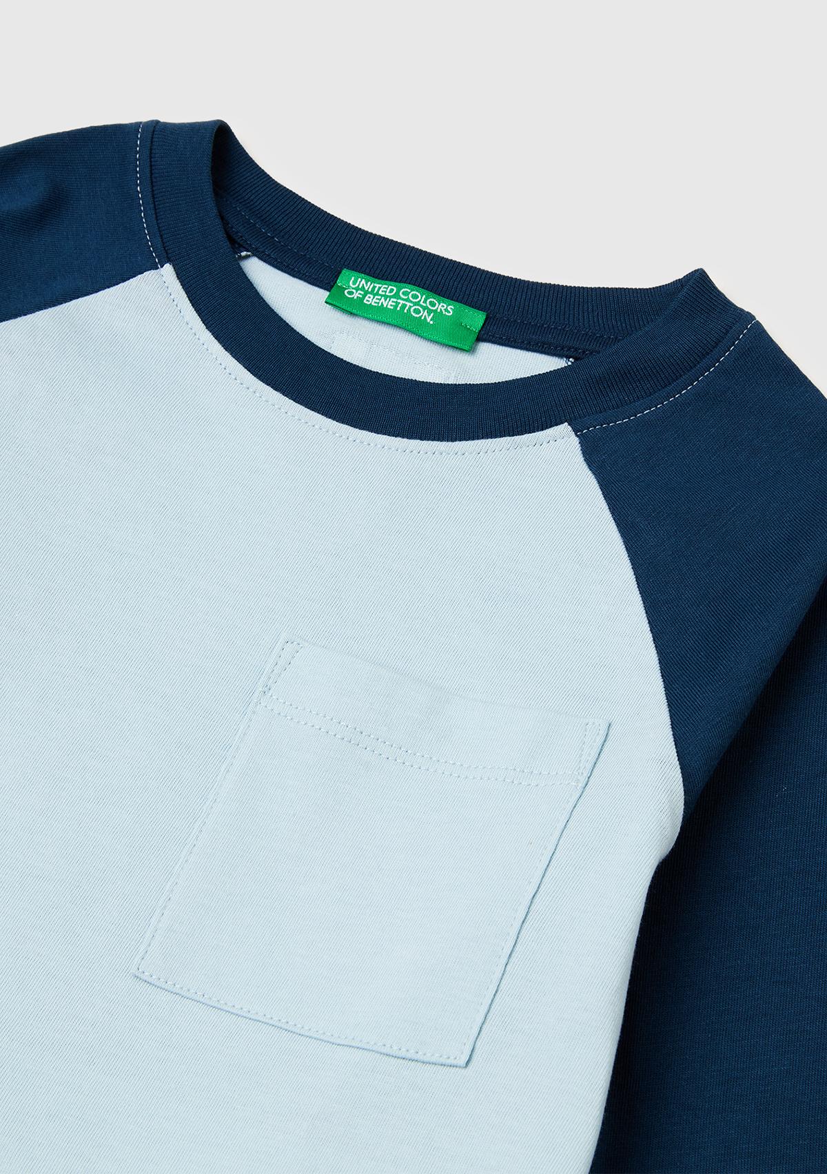Erkek Çocuk Buz Mavisi Renk Bloklu Logo Etiketli Kontrast Yaka Uzun Kollu T-Shirt
