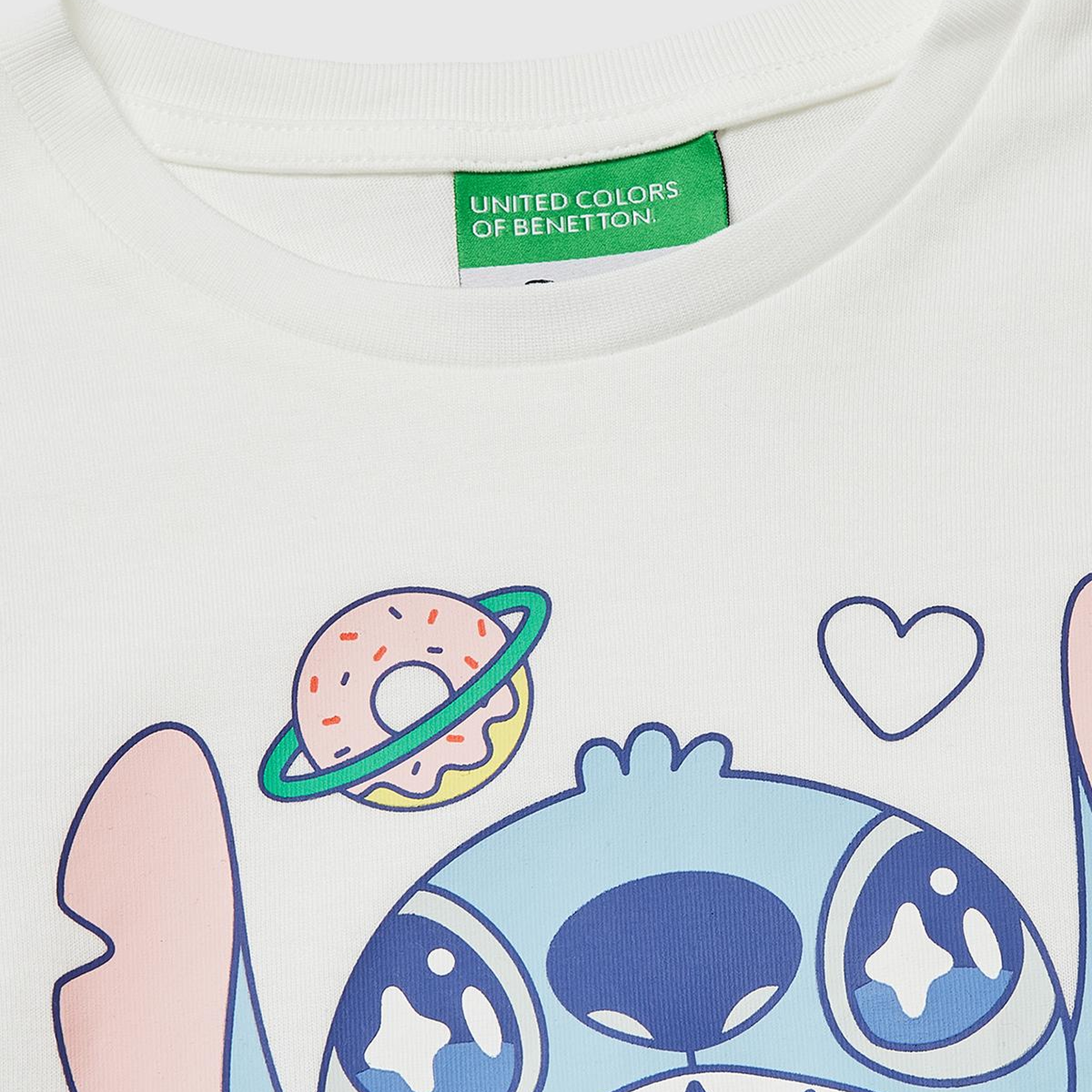 Kız Çocuk Beyaz Baskılı Yama Detaylı Etek Ucu Logo Detaylı T-Shirt