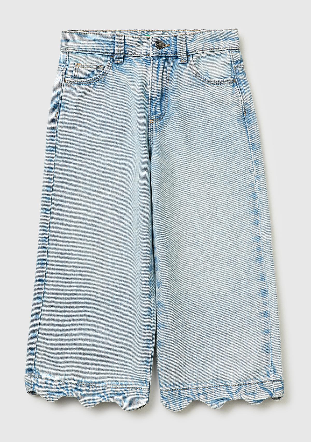 Kız Çocuk Açık Mavi Arka Cebi Nakışlı 5 Cepli Dalgalı Paça Denim Pantolon