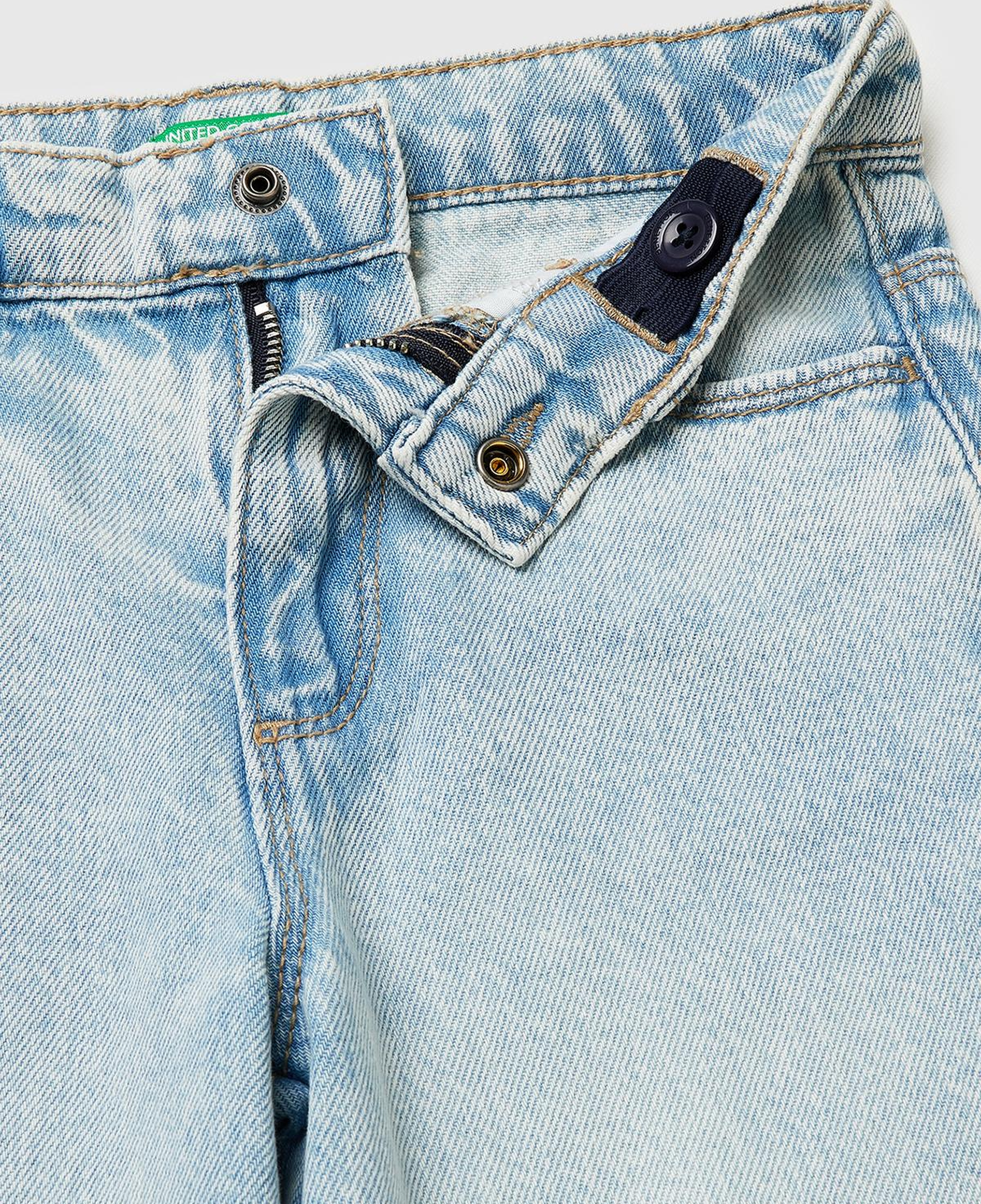 Kız Çocuk Açık Mavi Arka Cebi Nakışlı 5 Cepli Dalgalı Paça Denim Pantolon