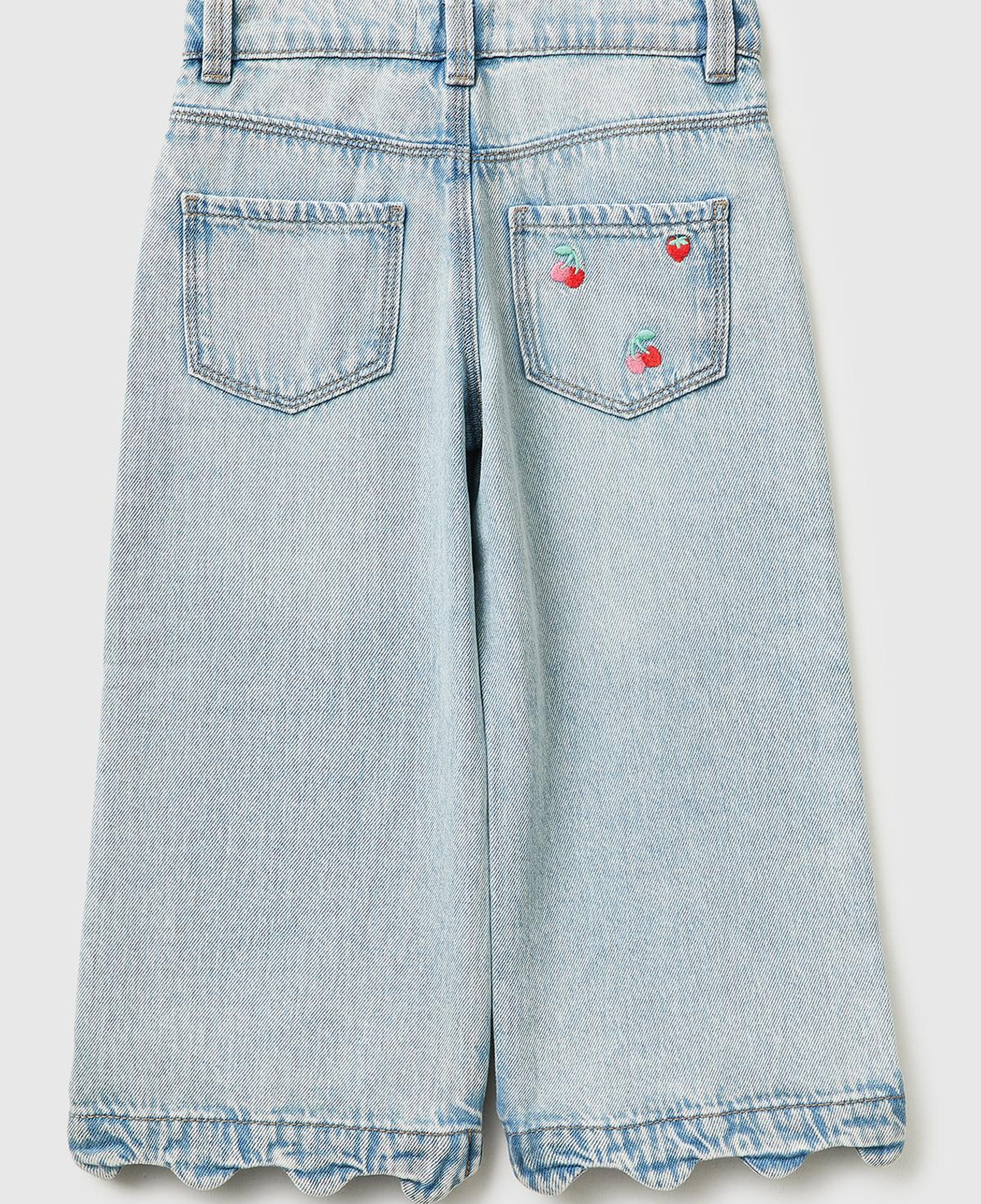 Kız Çocuk Açık Mavi Arka Cebi Nakışlı 5 Cepli Dalgalı Paça Denim Pantolon