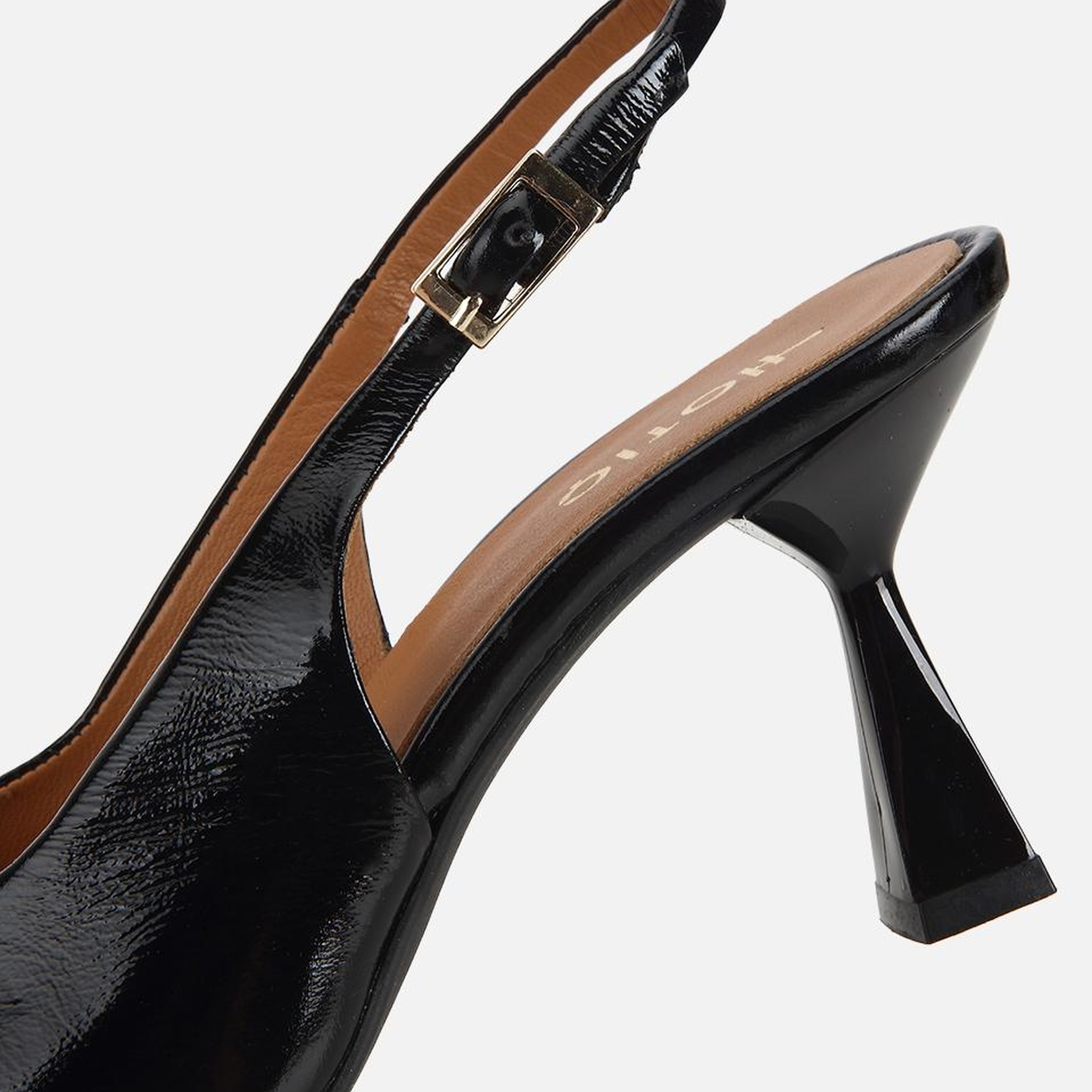 Kadın Rugan Deri Siyah Sivri Burunlu Arkası Açık Kısa Topuklu Stiletto