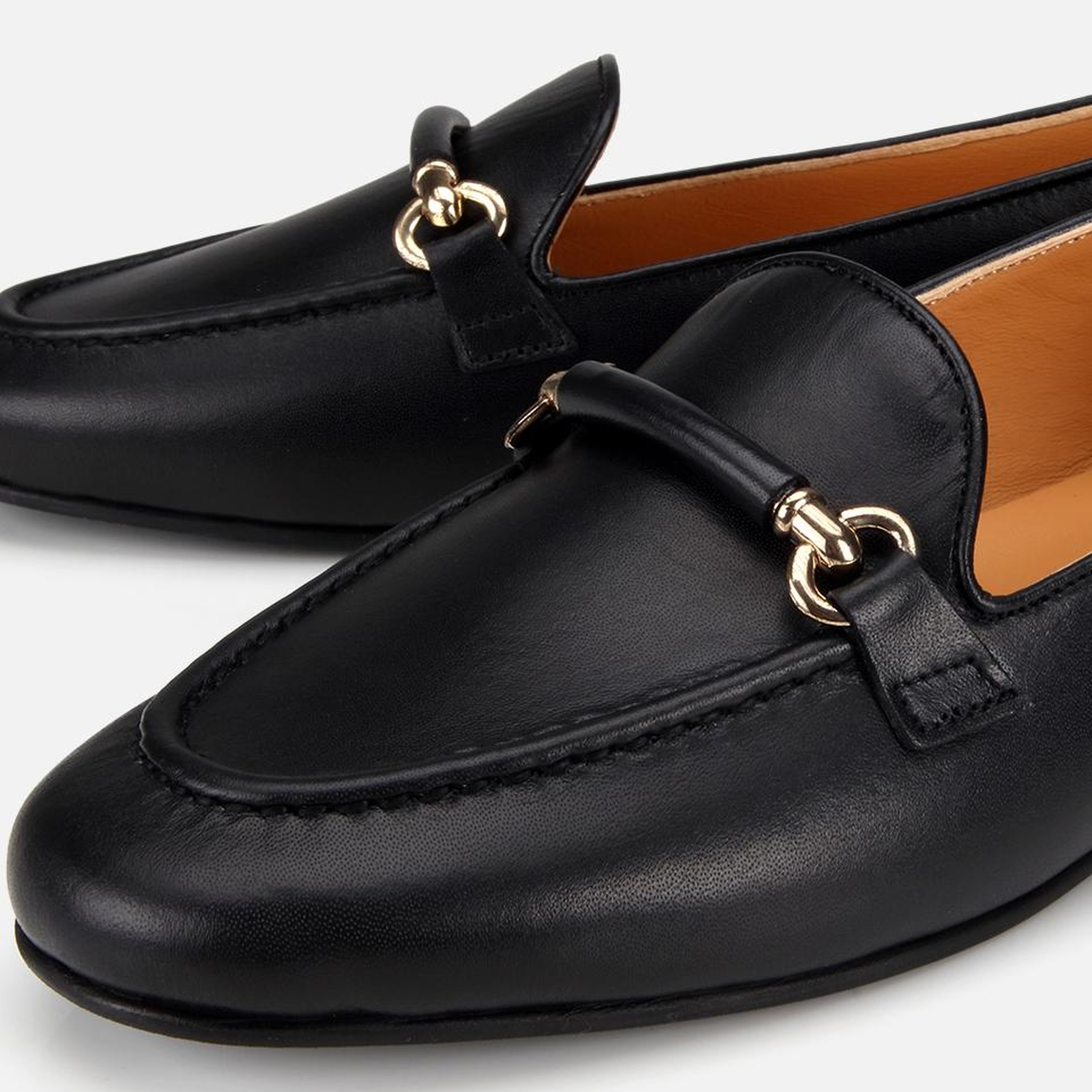 Kadın Deri Siyah Toka Detaylı Klasik Loafer