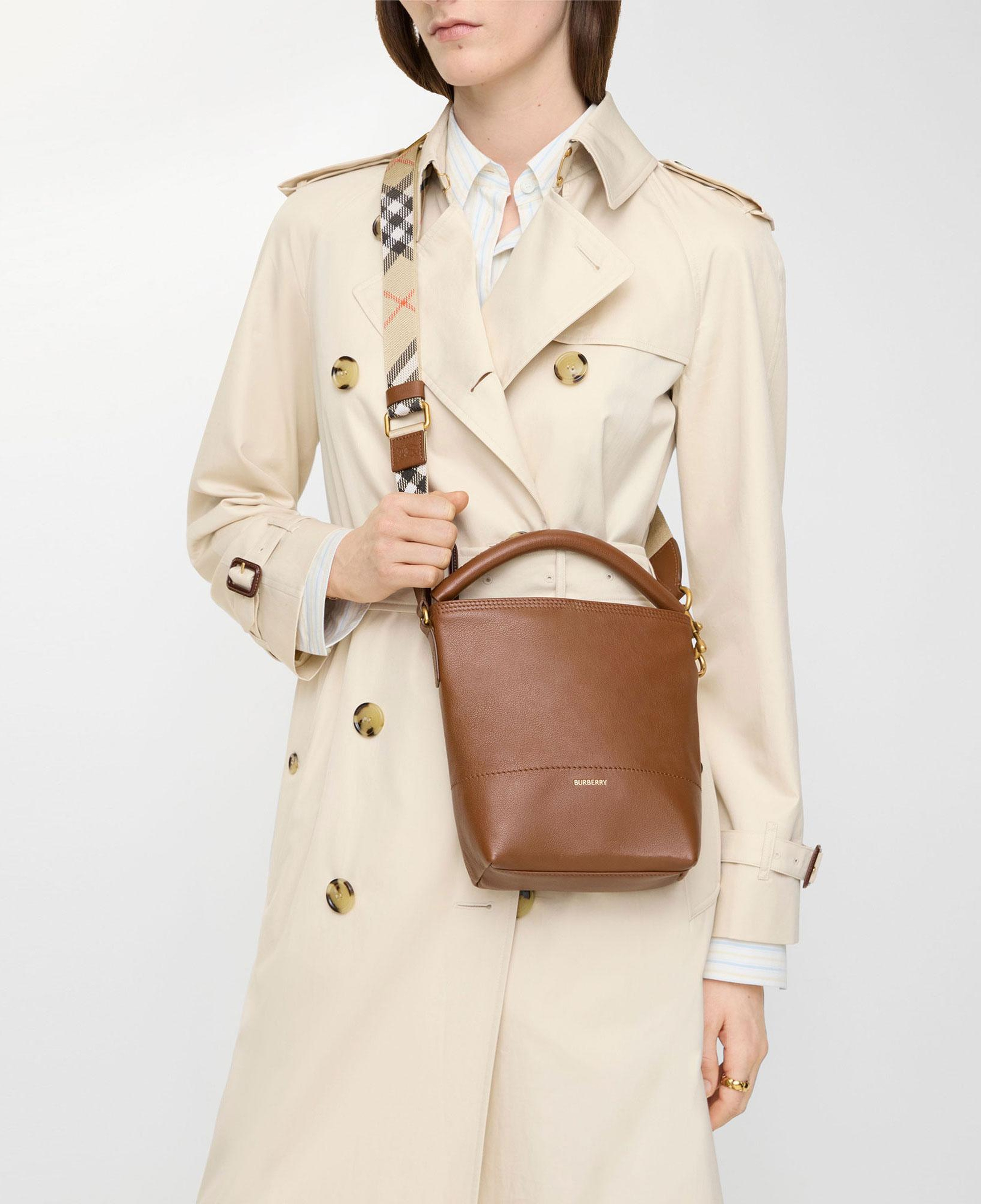 Burberry Kadın Kahverengi Postacı Çantası