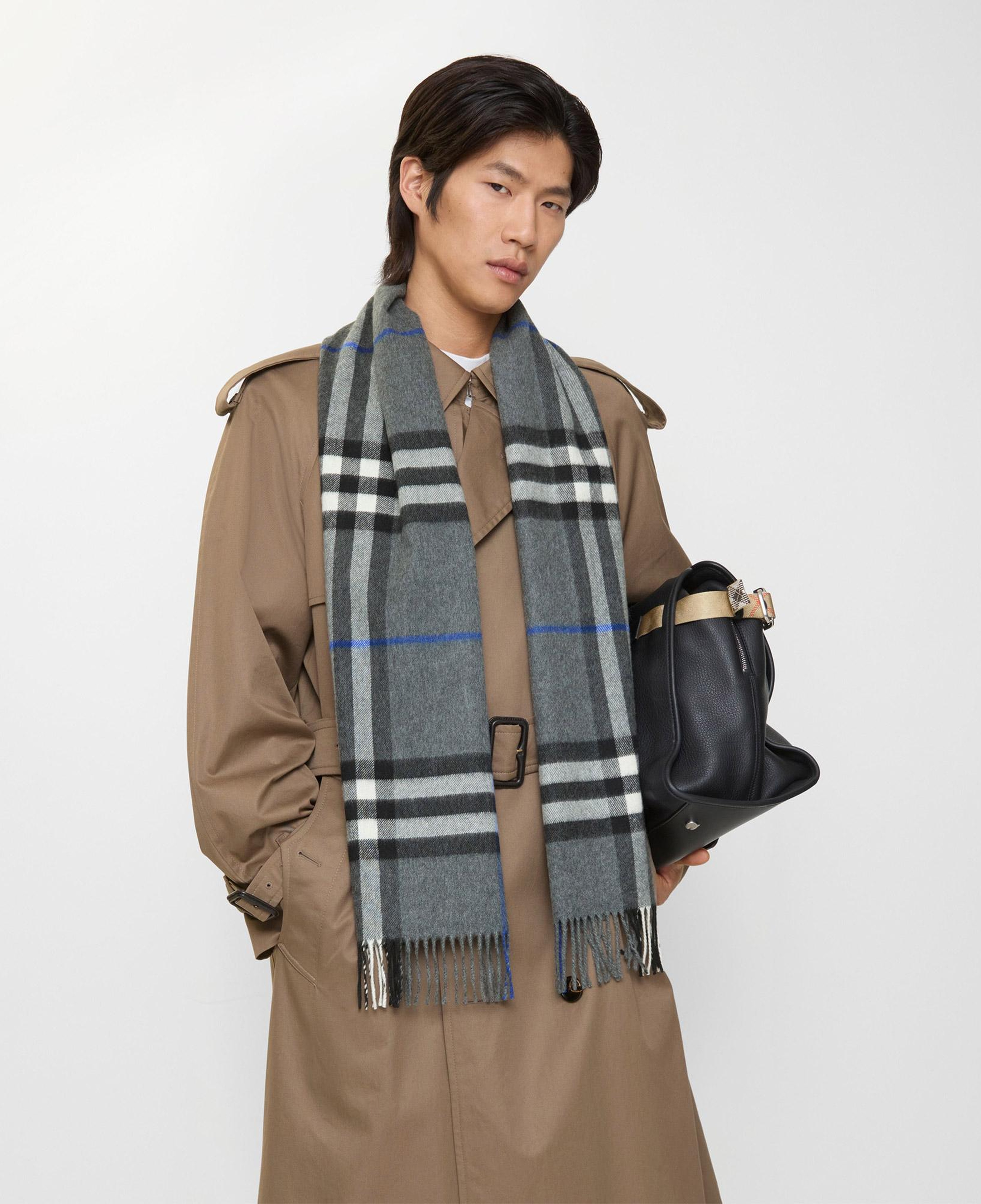 Burberry Giant Check Kadın Gri Atkı